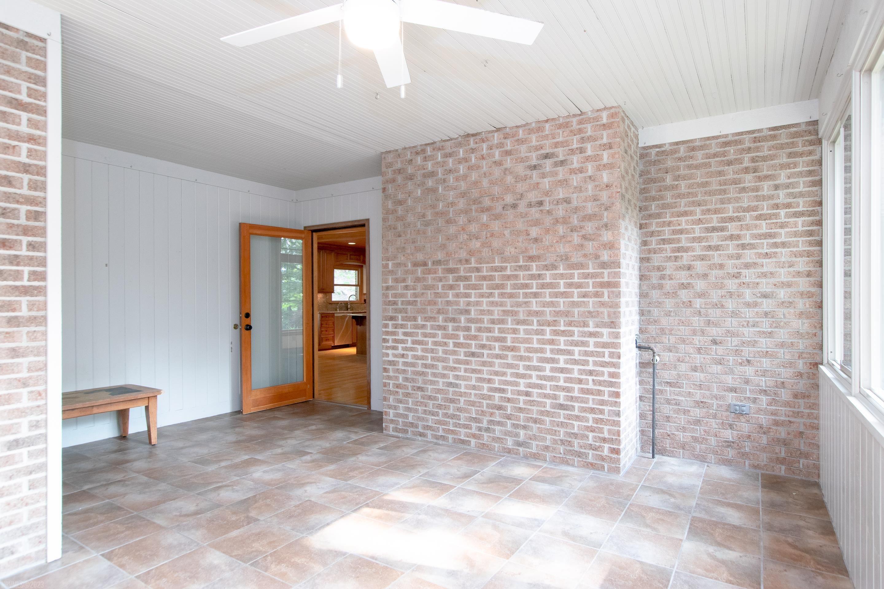 295 DEERCROFT Drive