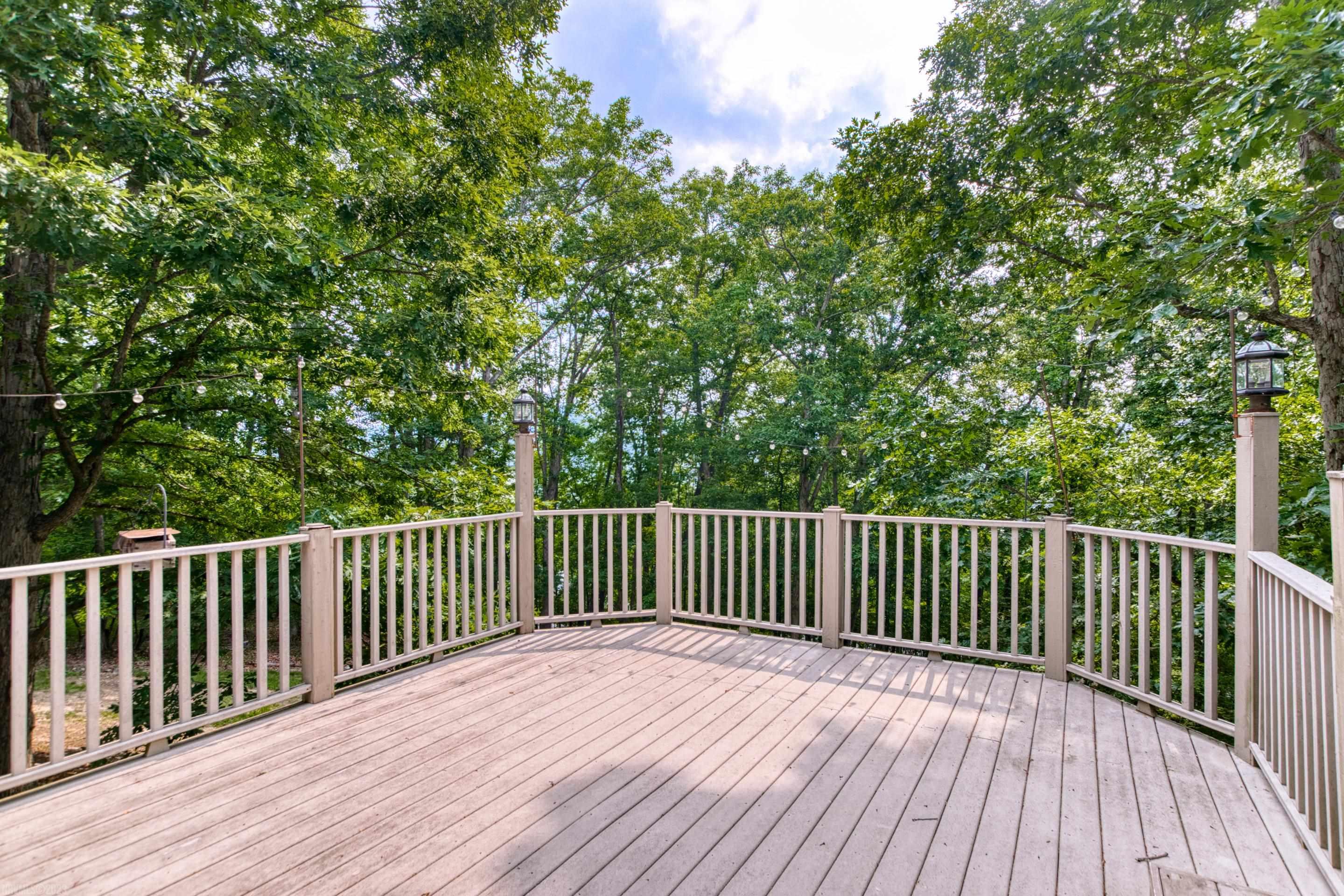 295 DEERCROFT Drive