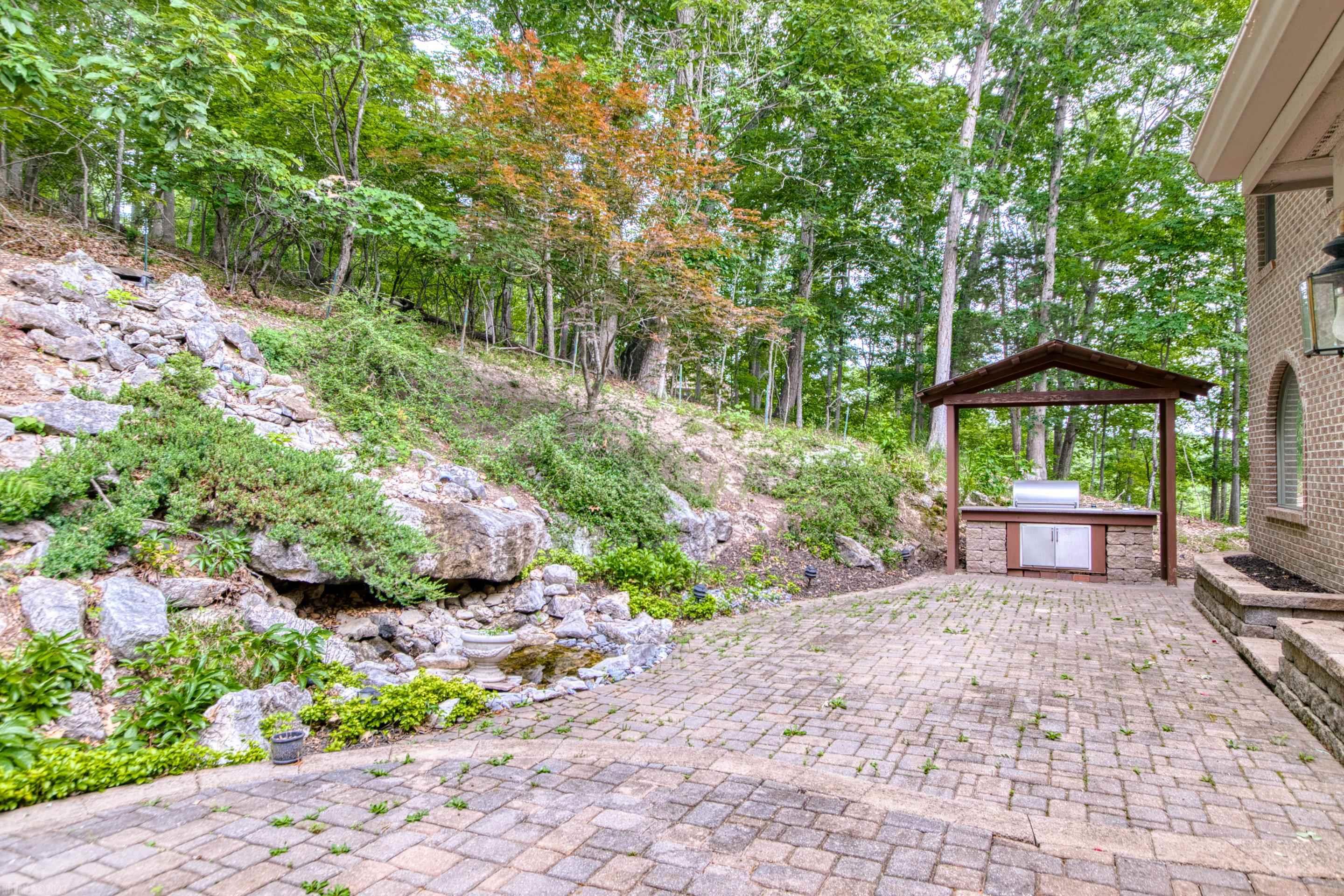 295 DEERCROFT Drive
