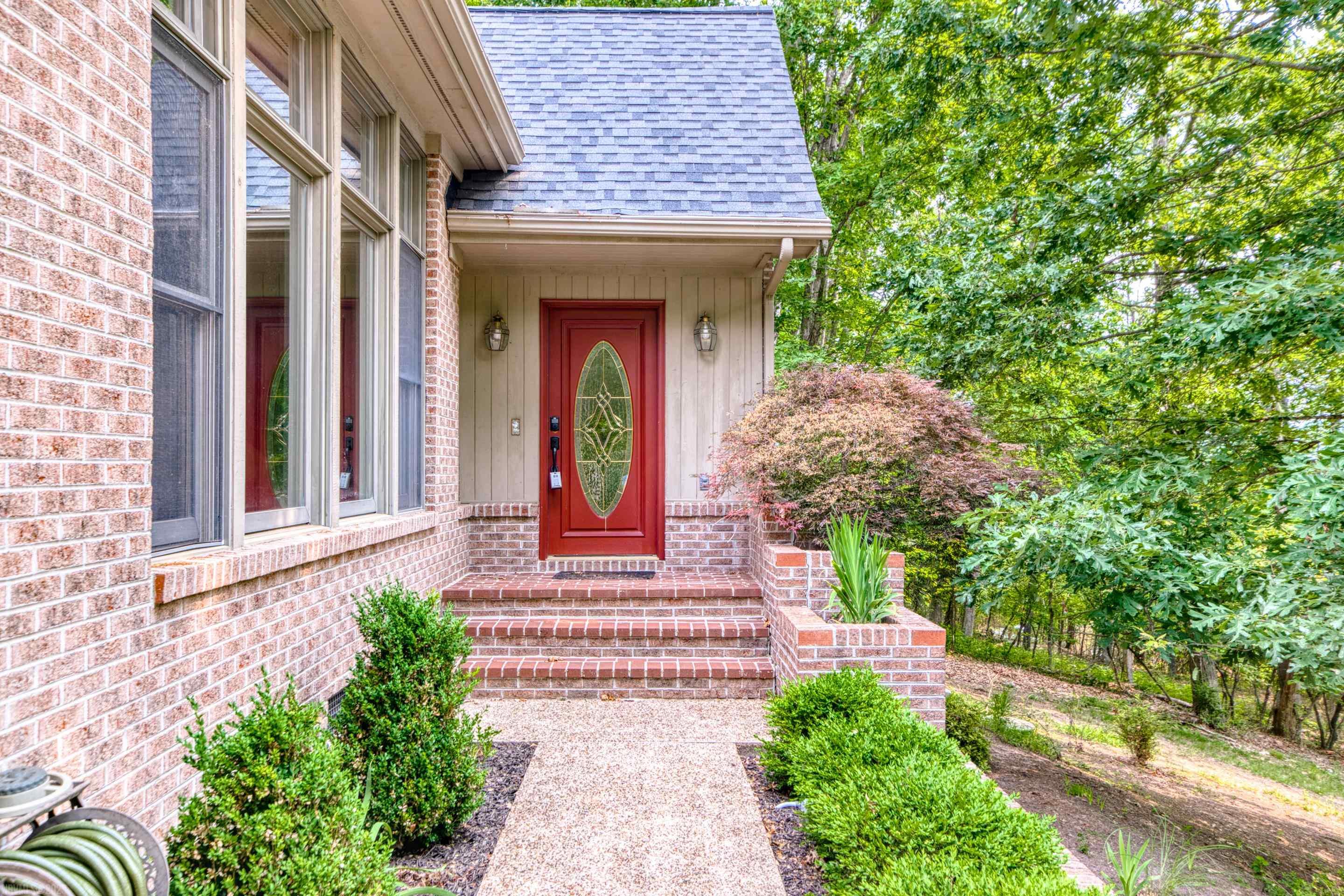 295 DEERCROFT Drive