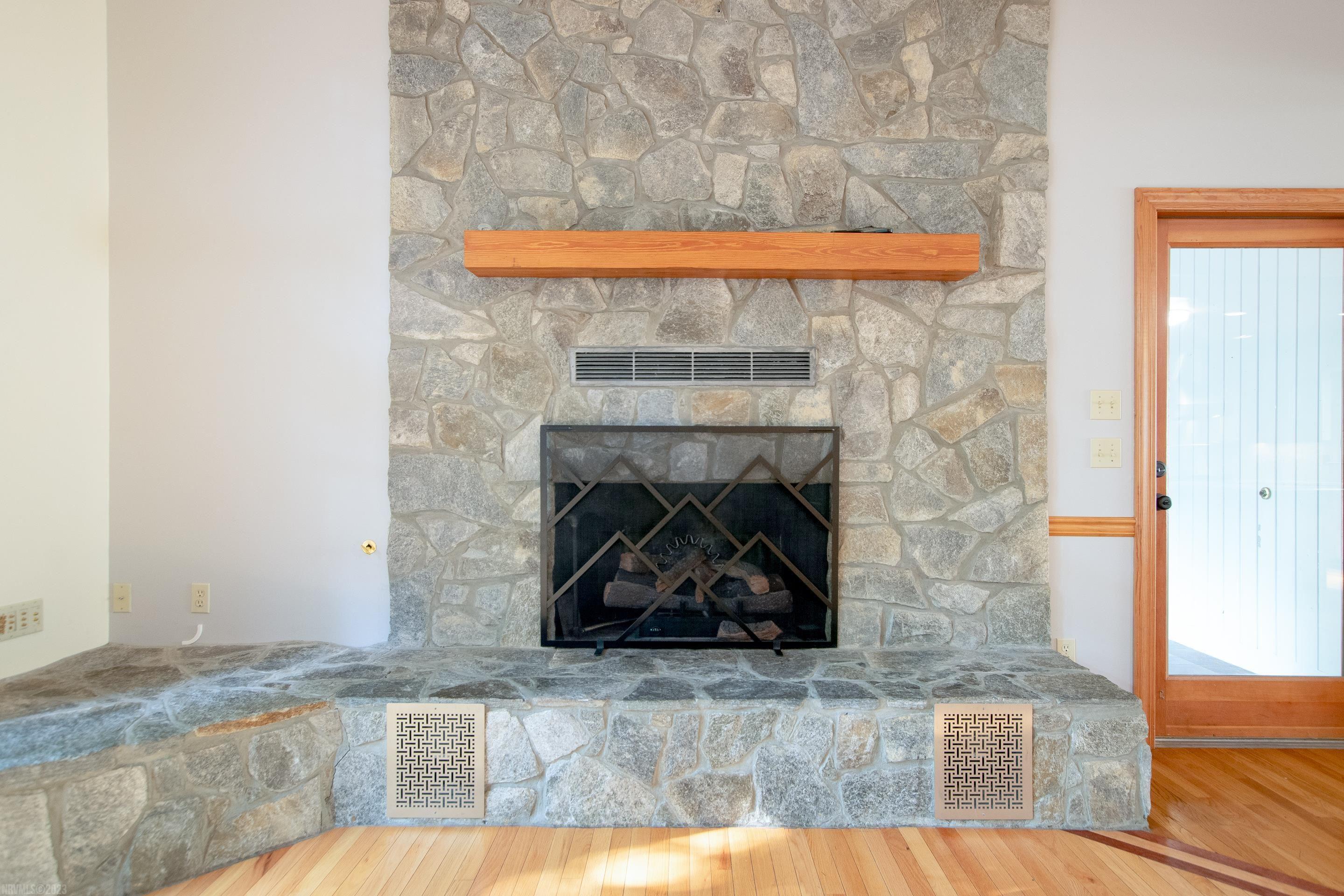 295 DEERCROFT Drive