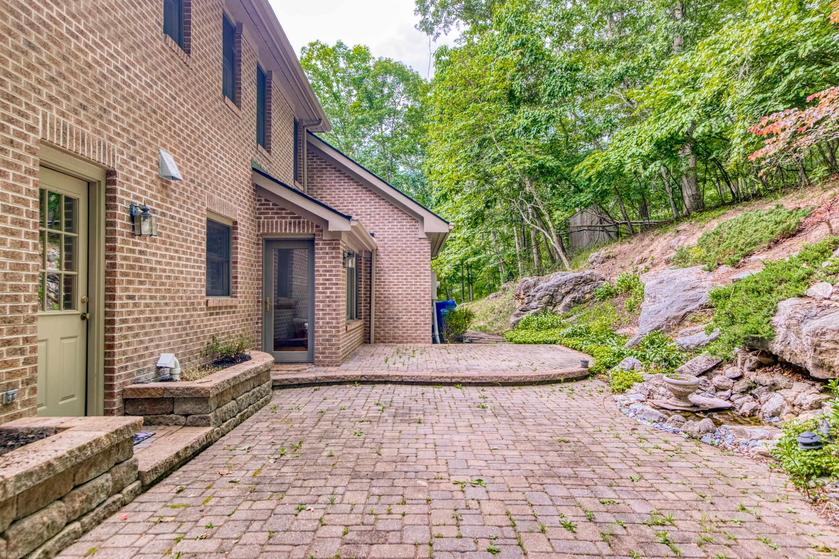 295 DEERCROFT Drive