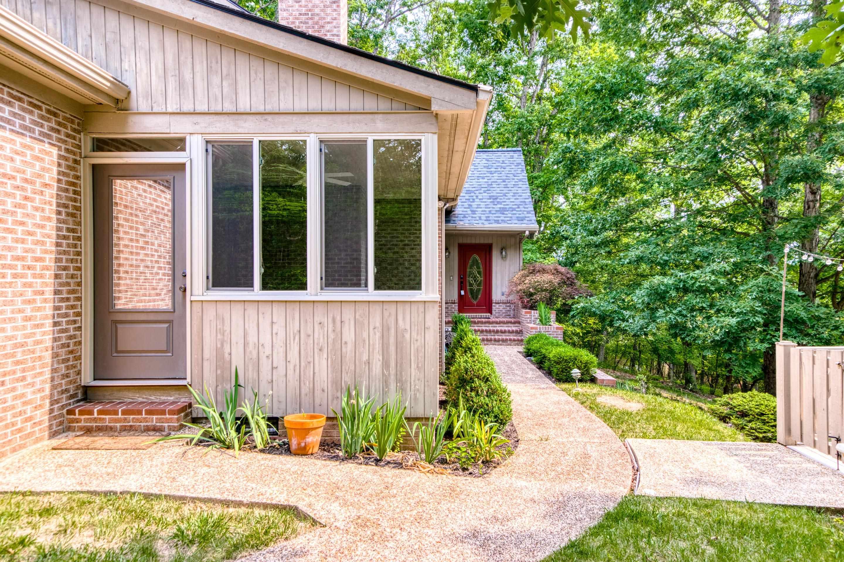 295 DEERCROFT Drive