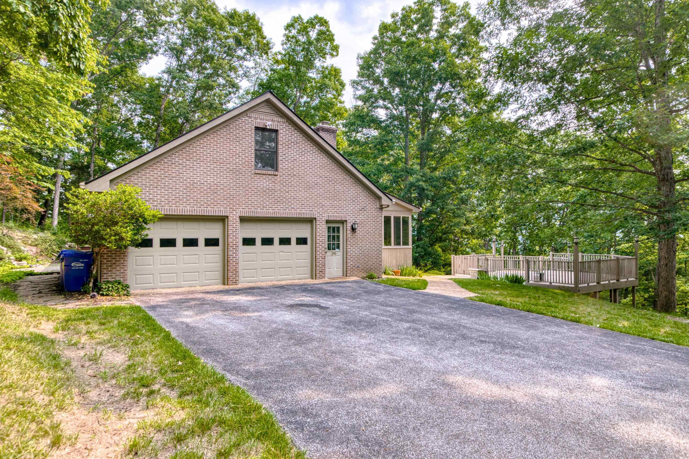 295 DEERCROFT Drive