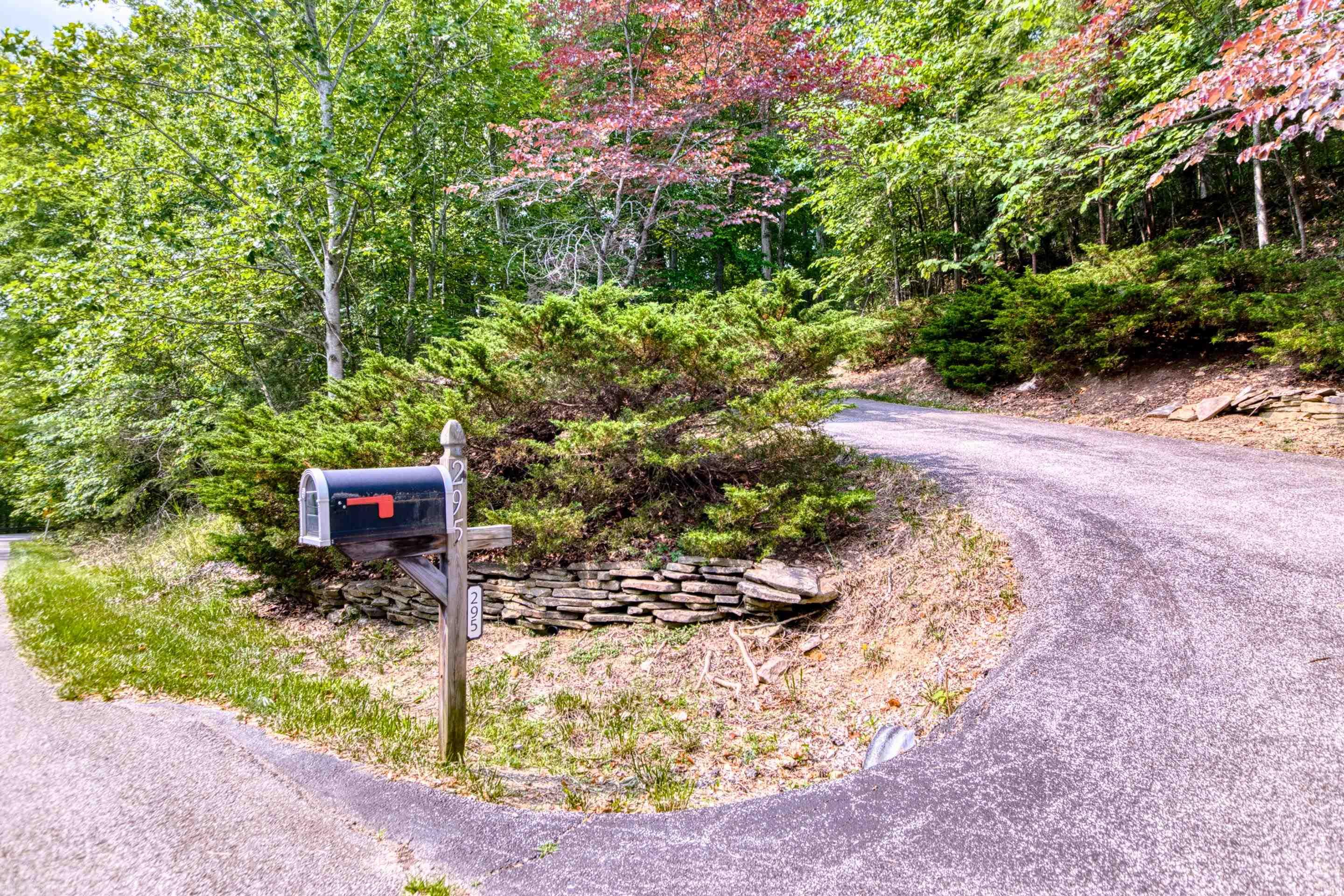 295 DEERCROFT Drive