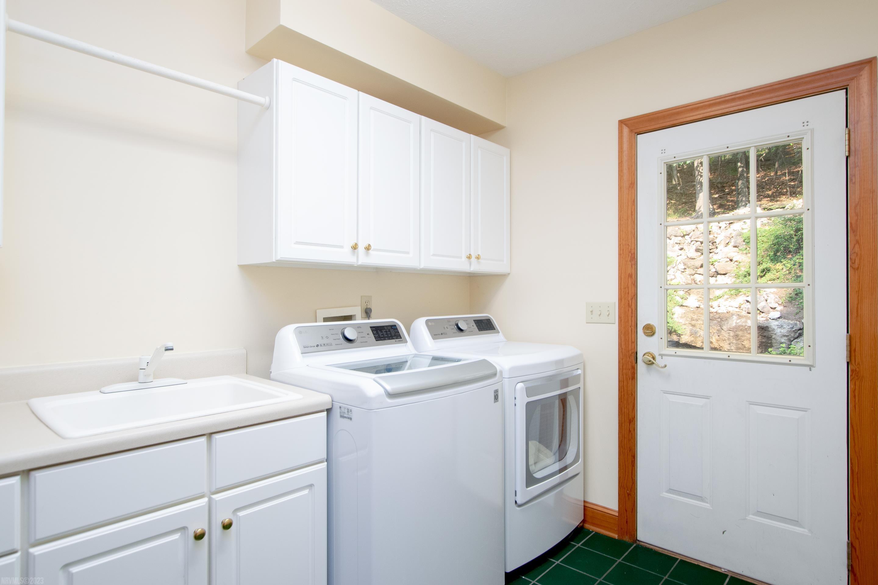 295 DEERCROFT Drive