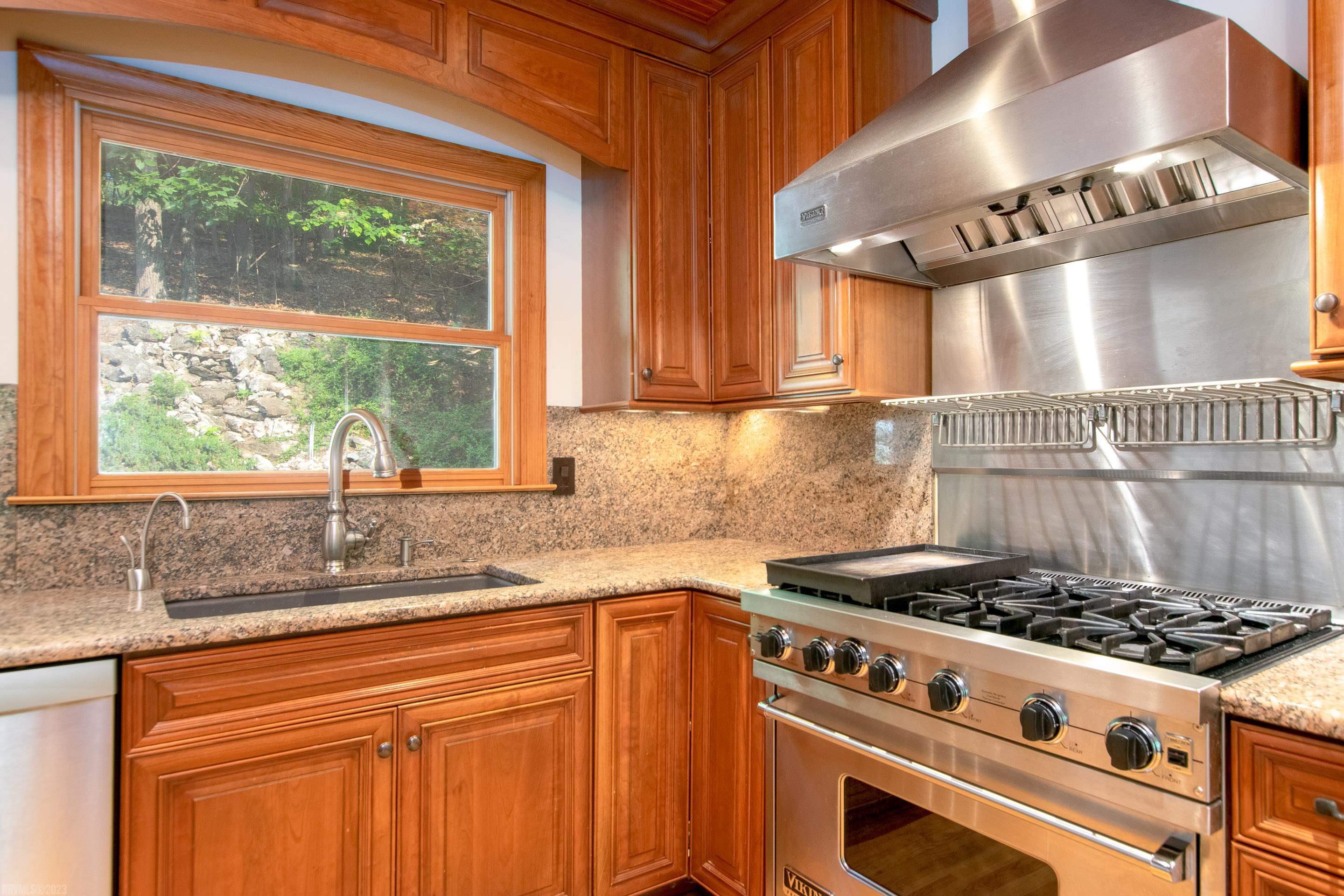295 DEERCROFT Drive