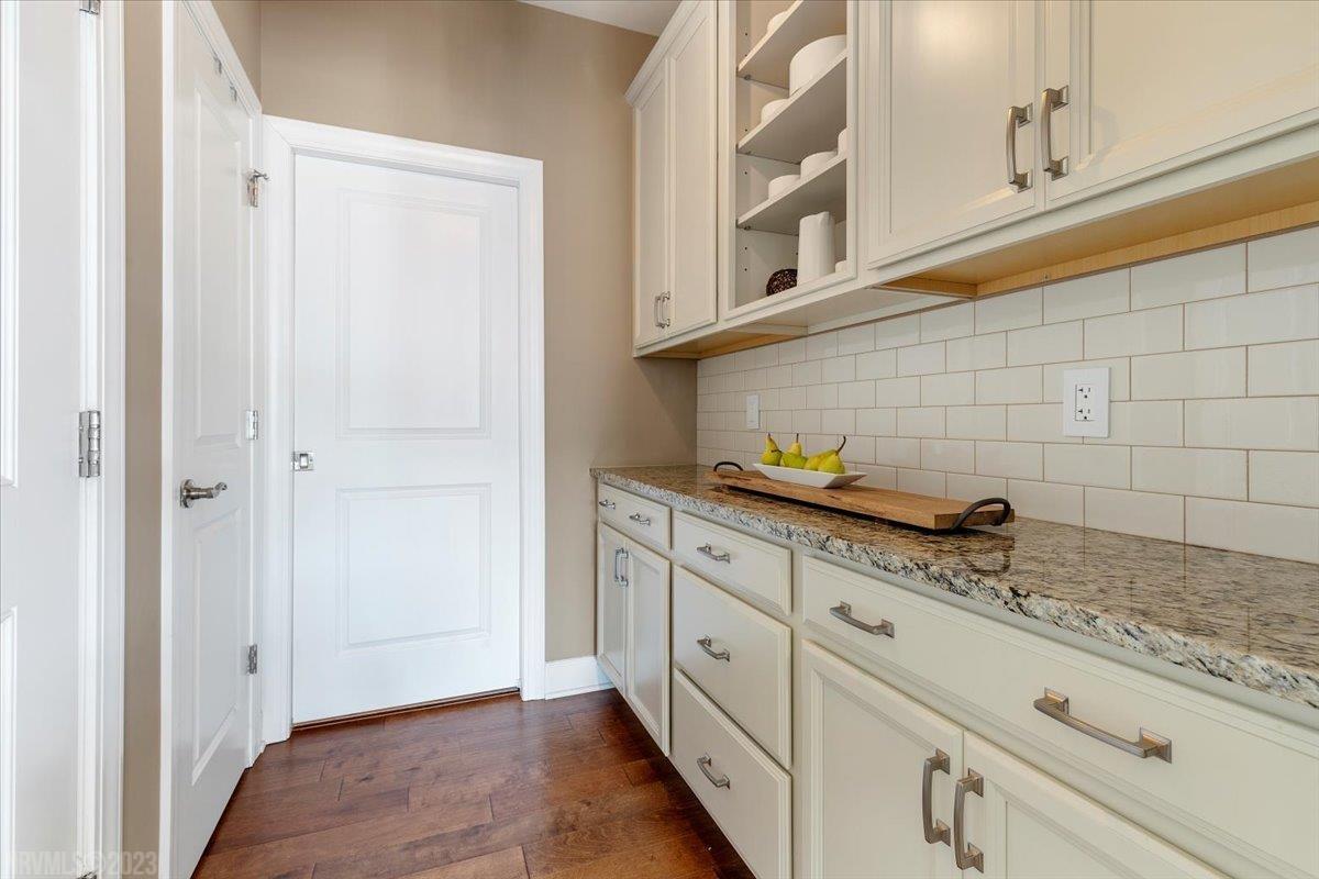 6436 TEETH OF THE DOG Drive