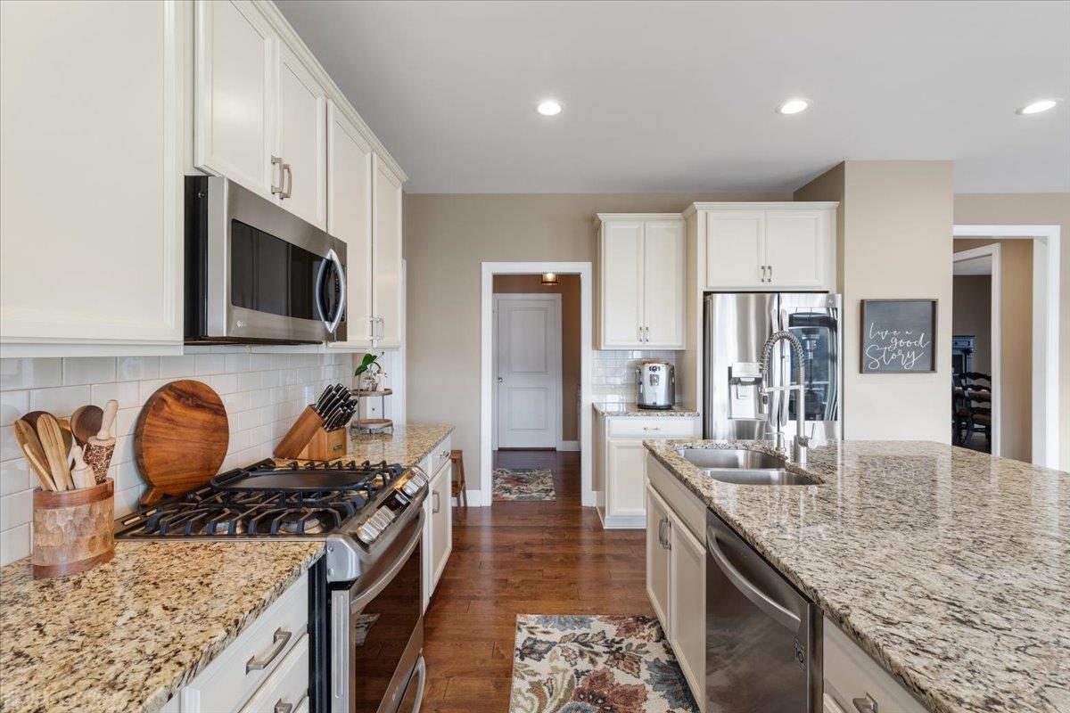 6436 TEETH OF THE DOG Drive