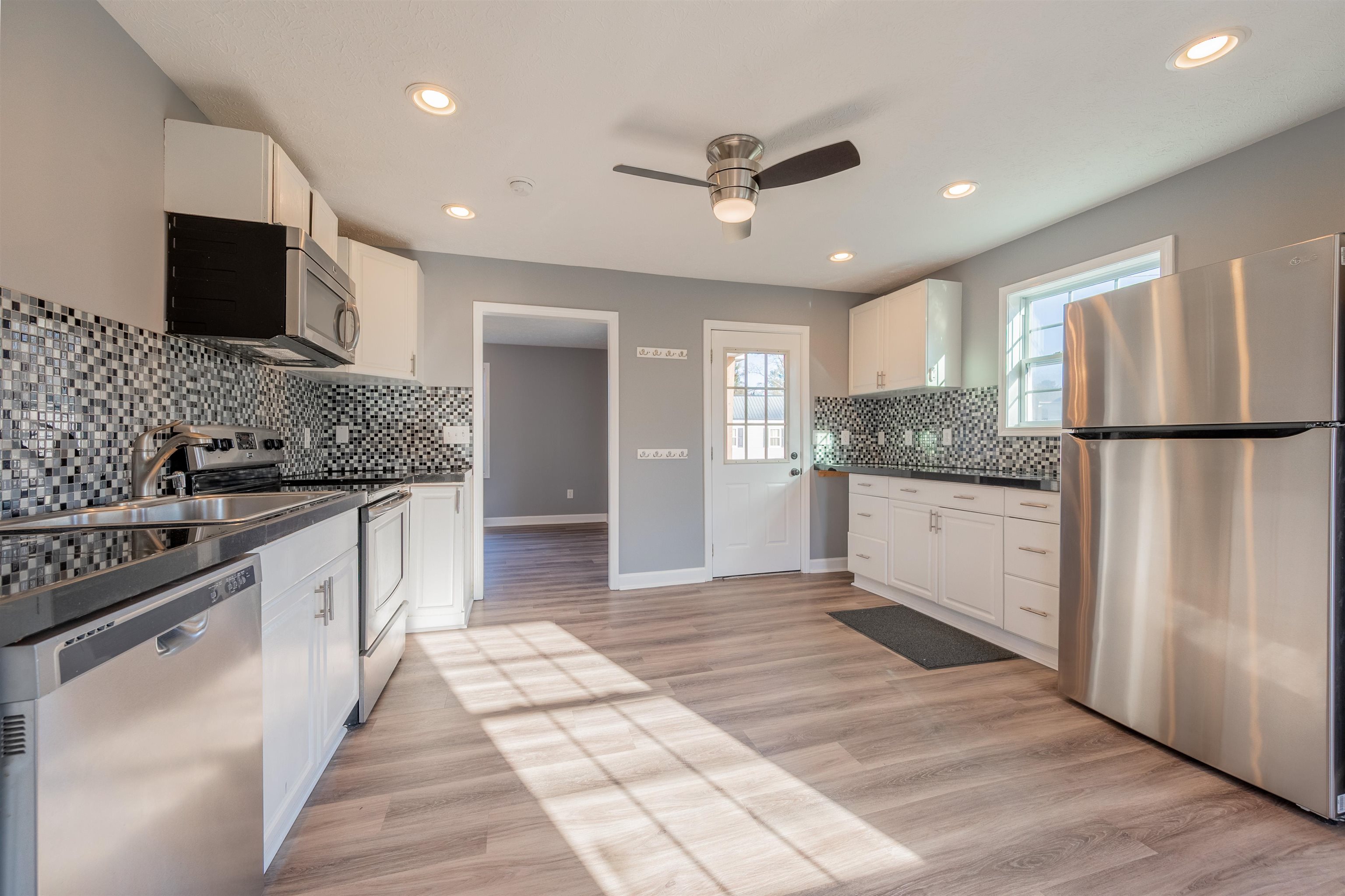 1016 LYLE Street