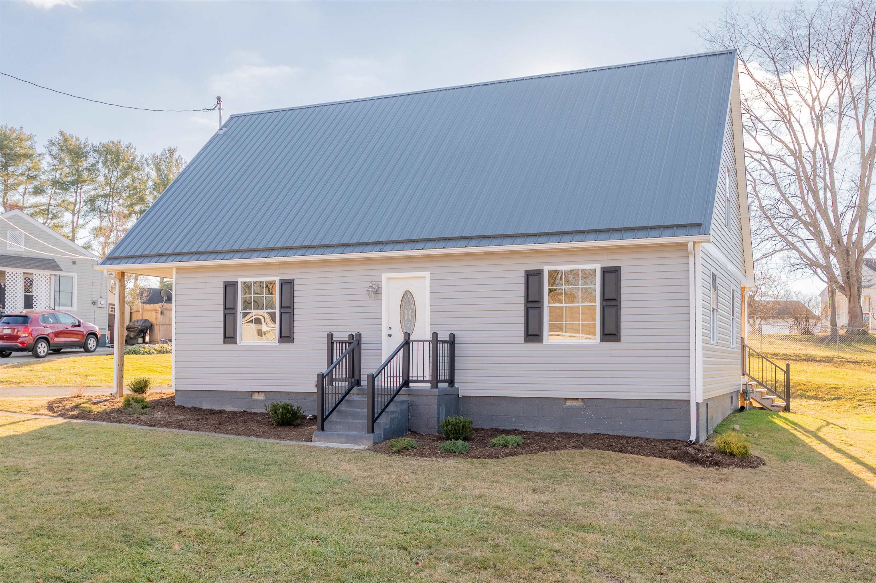 1016 LYLE Street