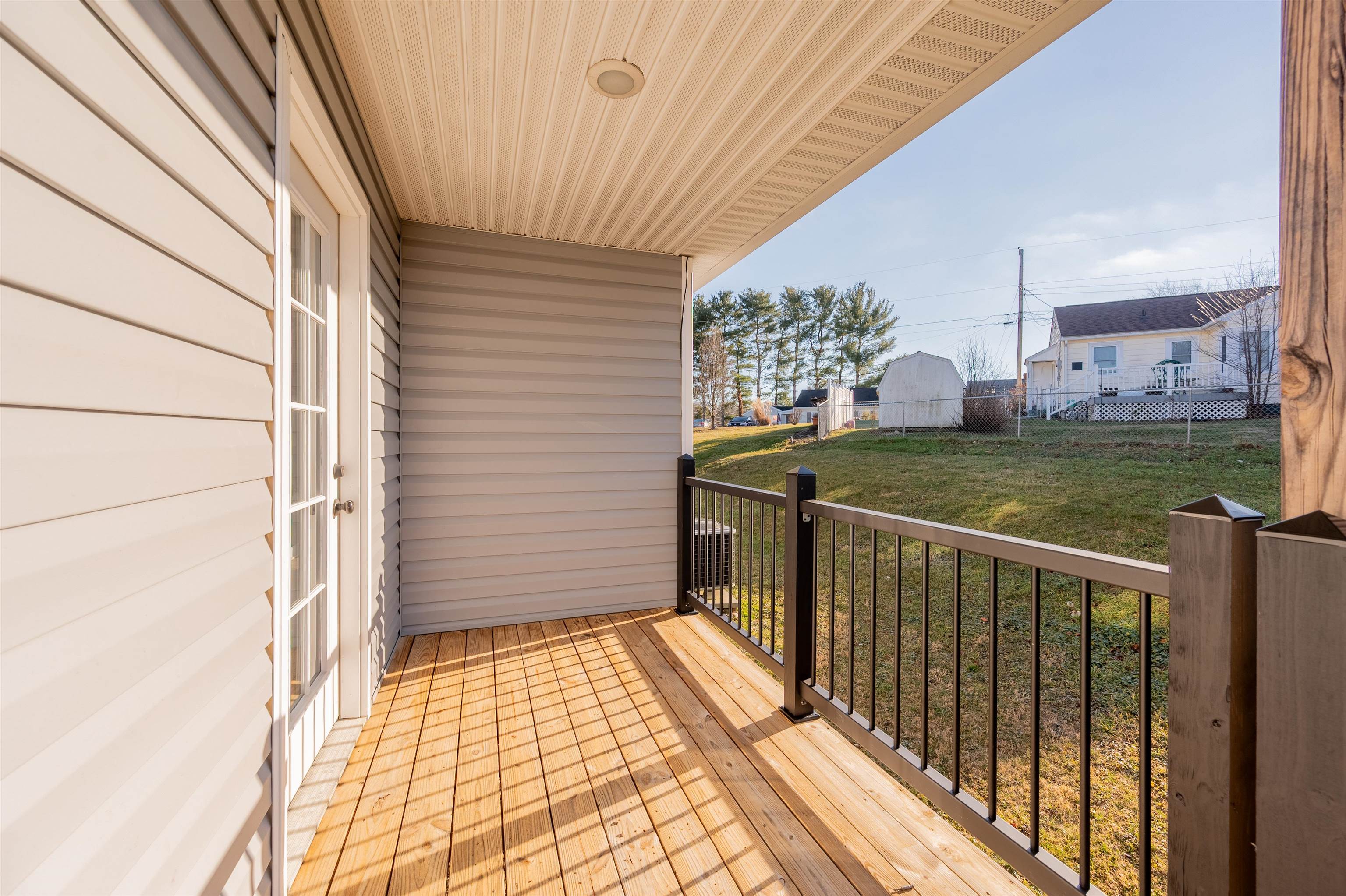 1016 LYLE Street