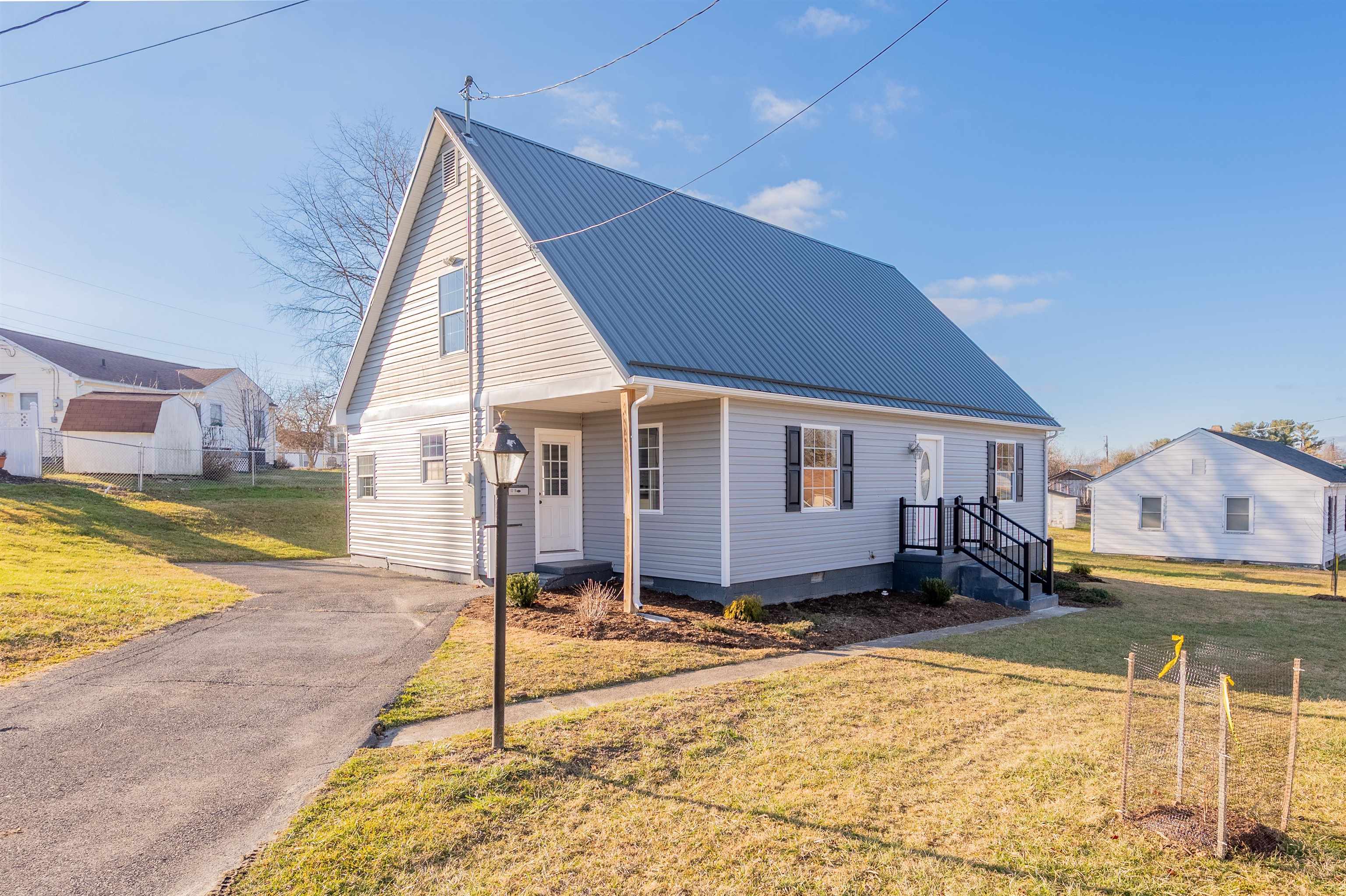 1016 LYLE Street