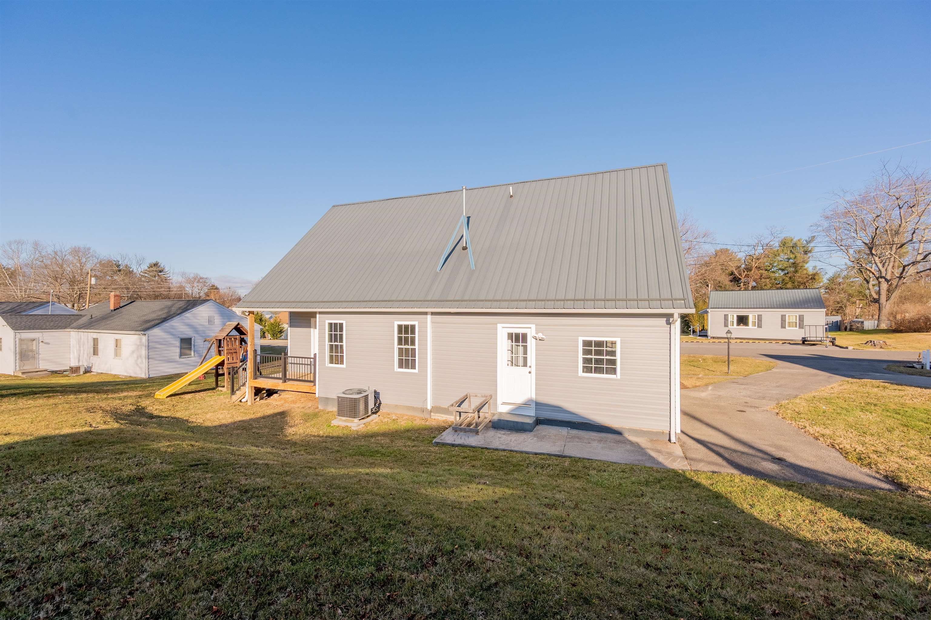 1016 LYLE Street