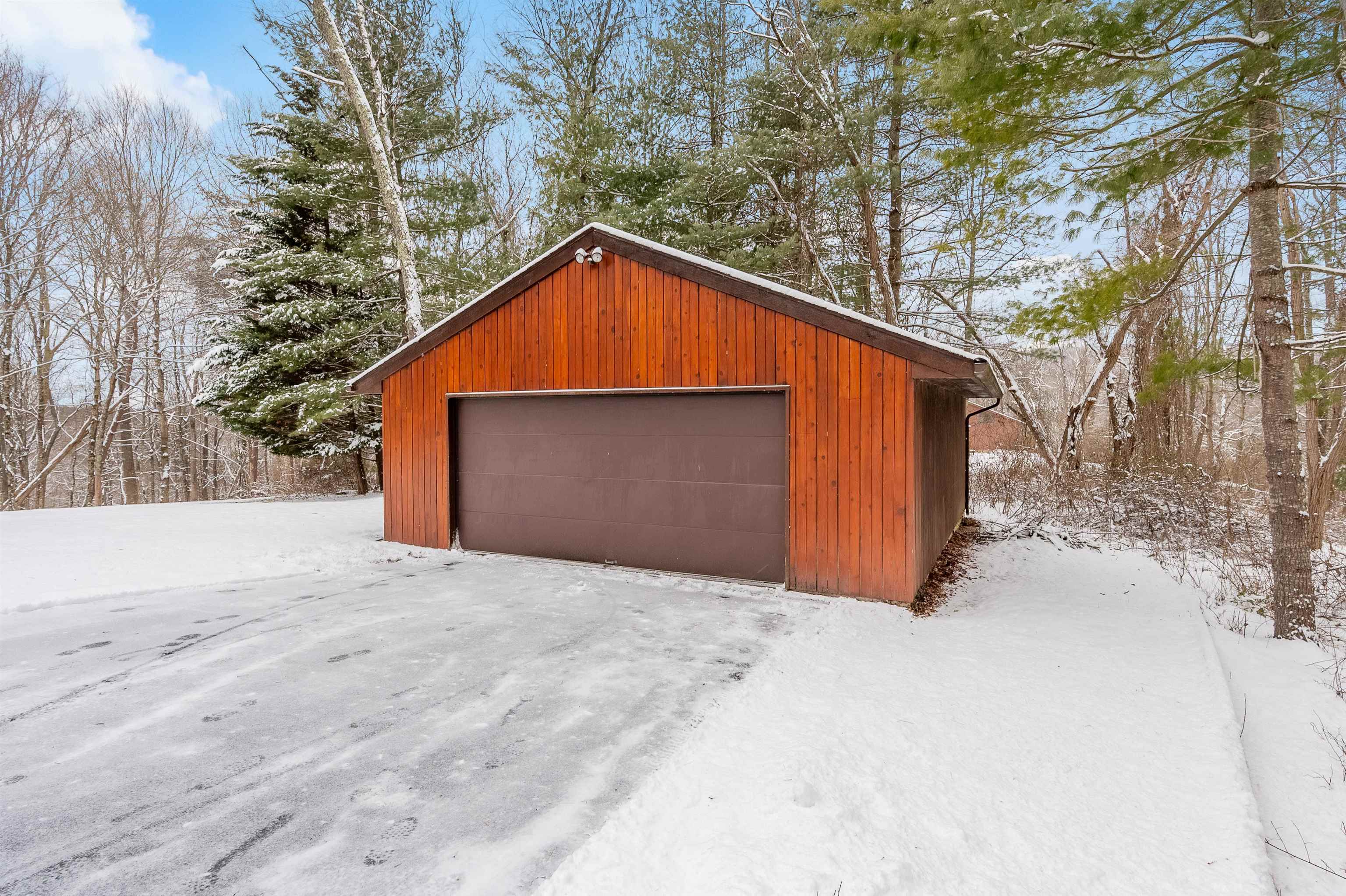 1105 DEERFIELD Drive