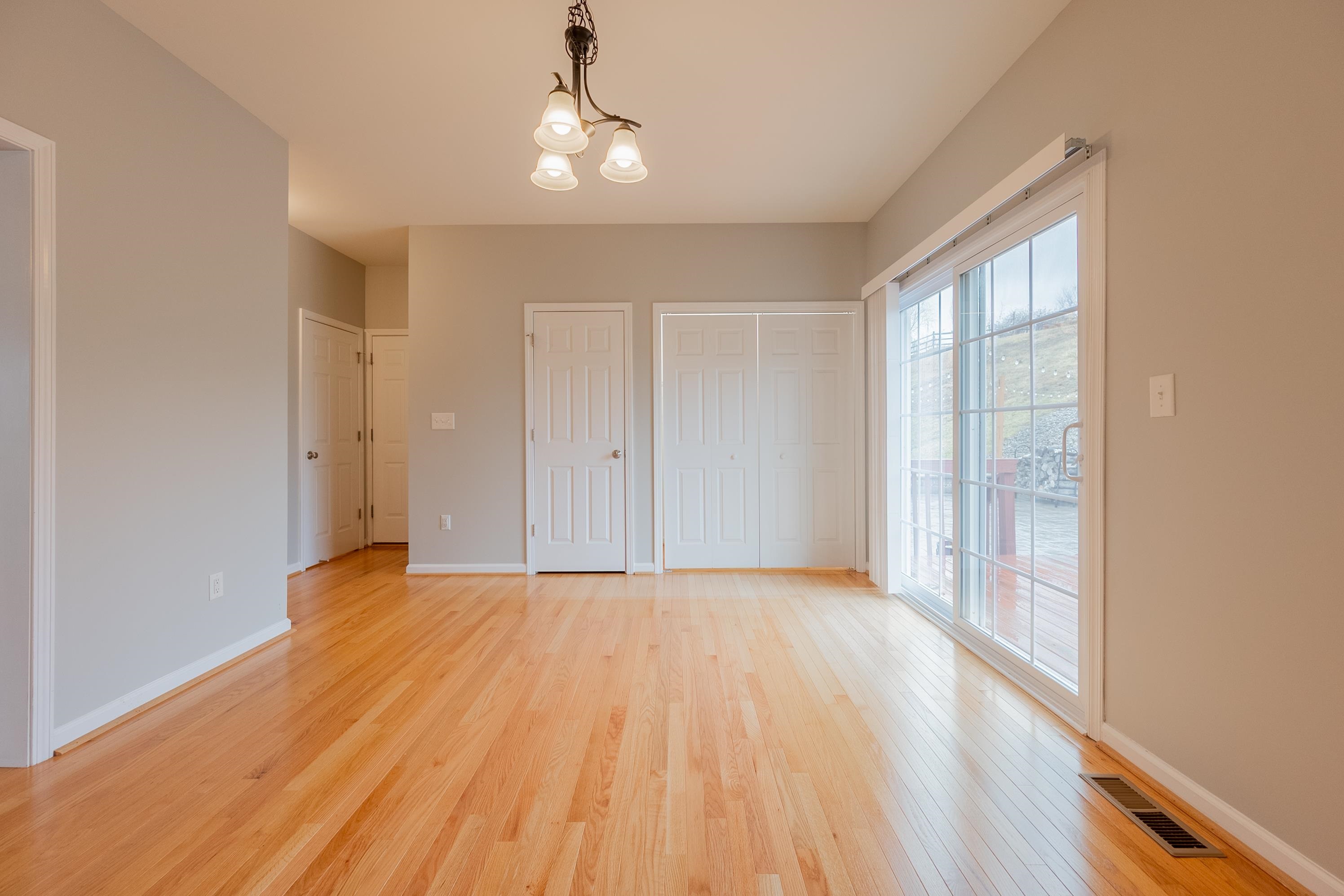 185 WINDSOR Drive