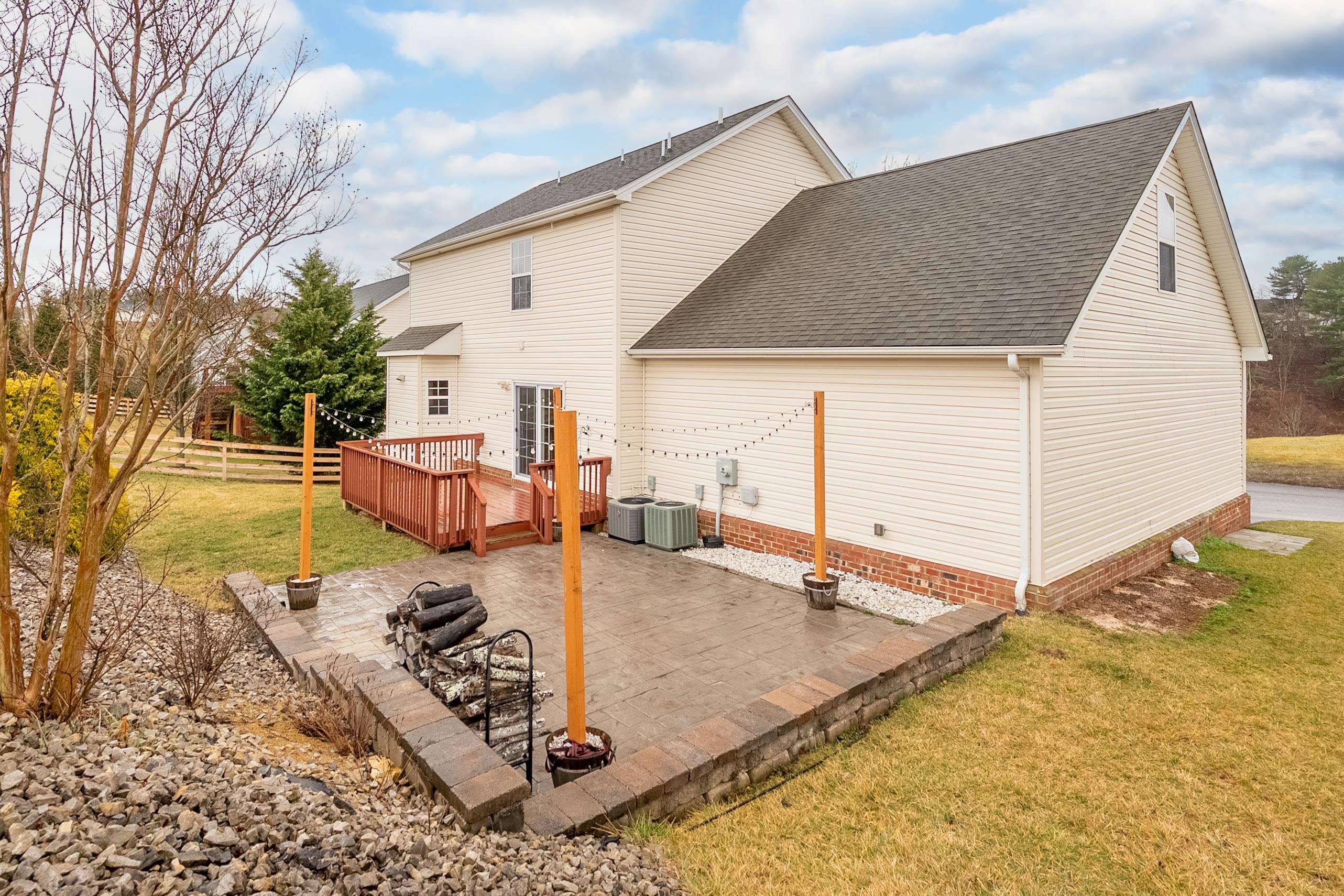 185 WINDSOR Drive