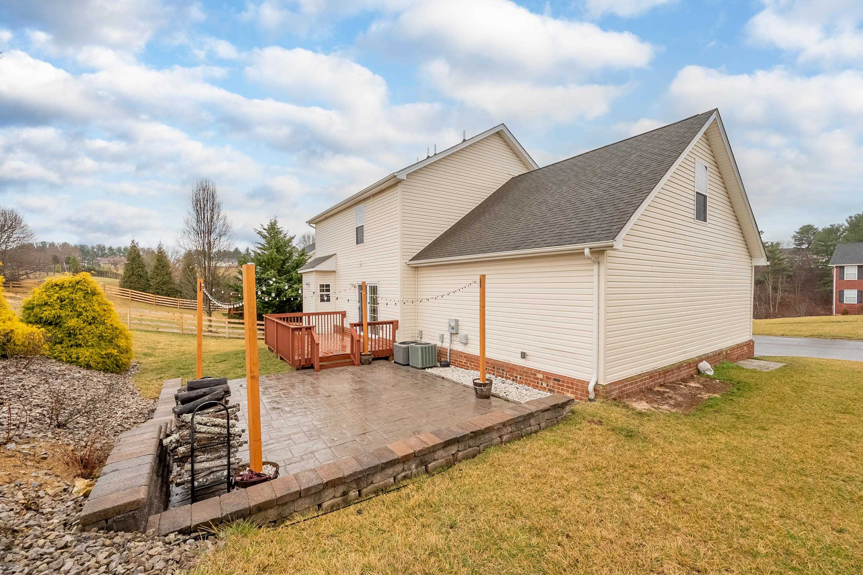 185 WINDSOR Drive