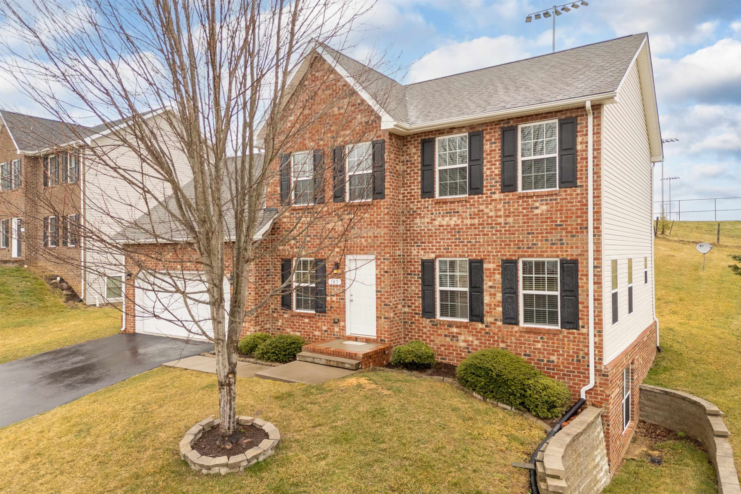 185 WINDSOR Drive
