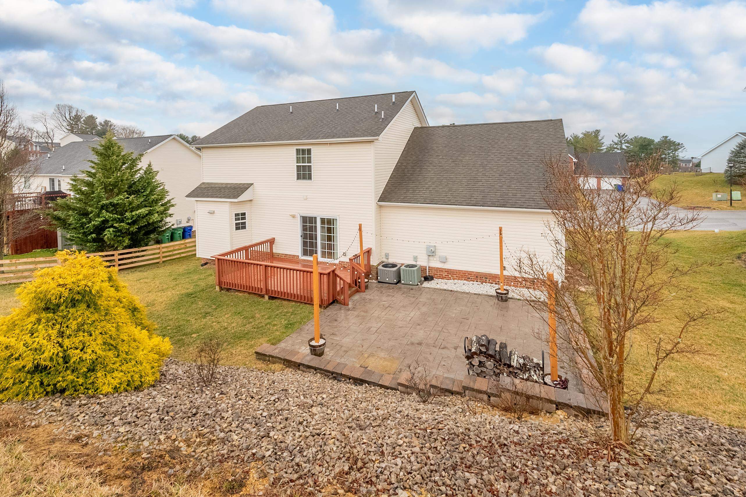185 WINDSOR Drive