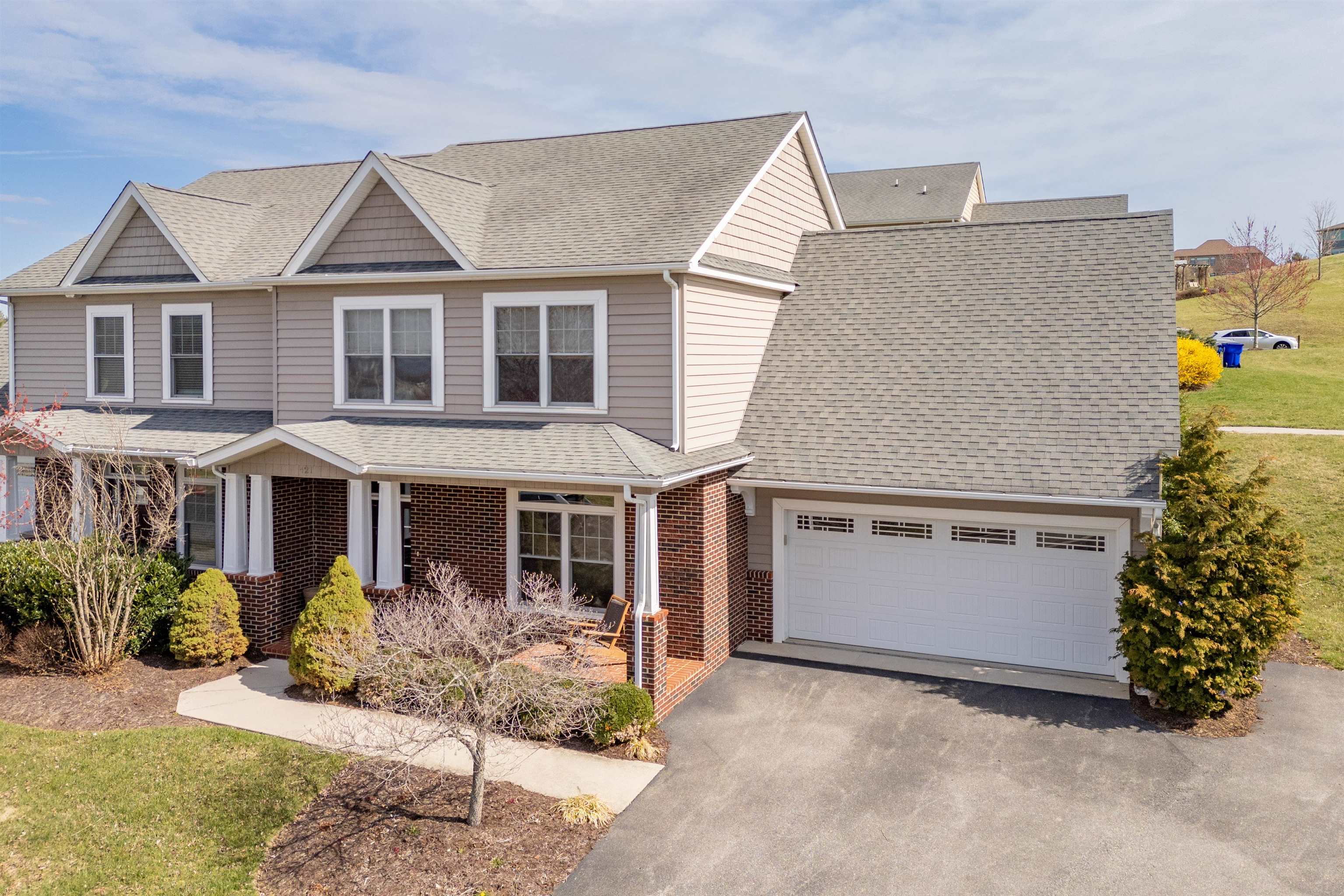 421 WILLARD Drive
