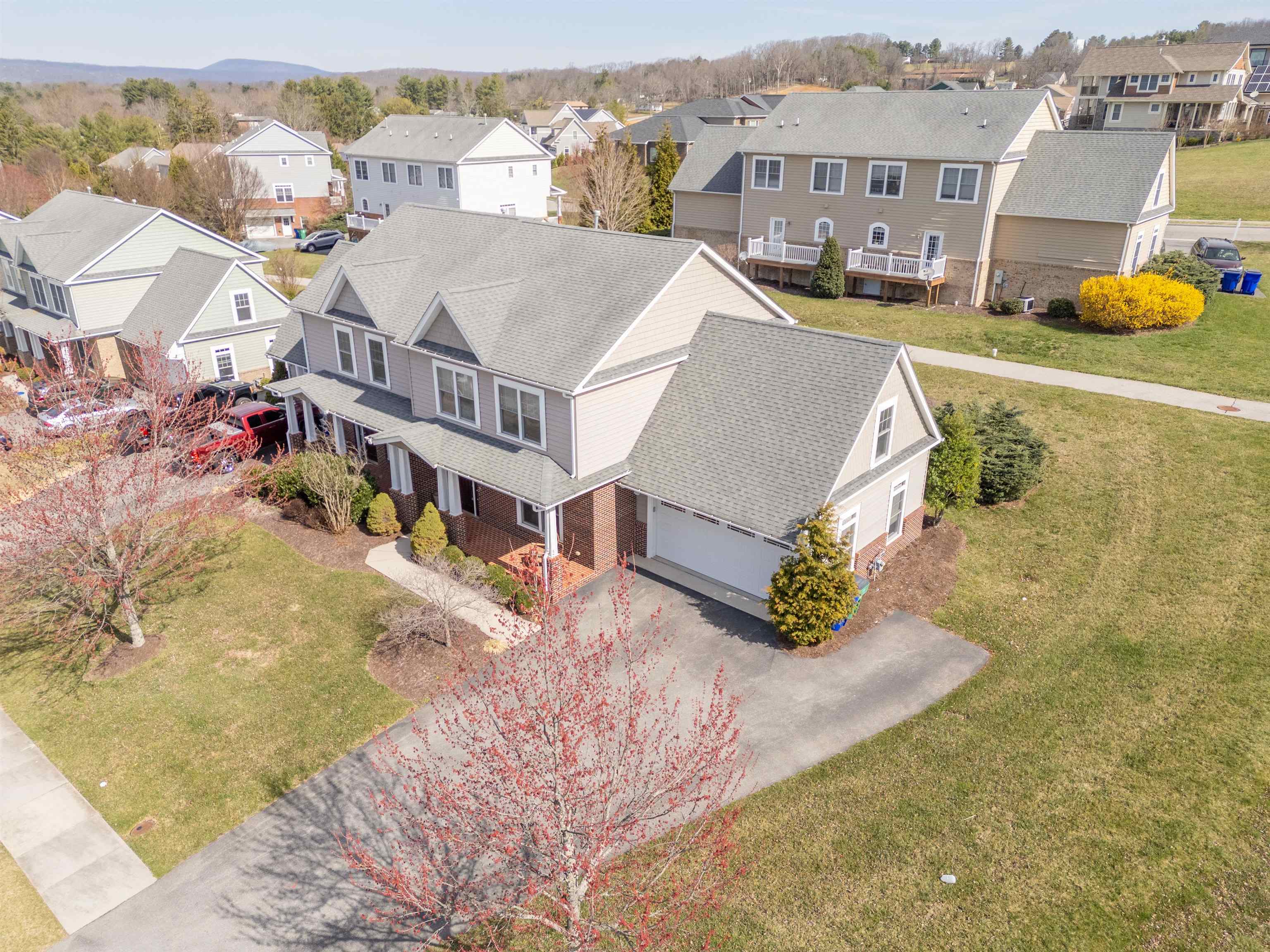 421 WILLARD Drive