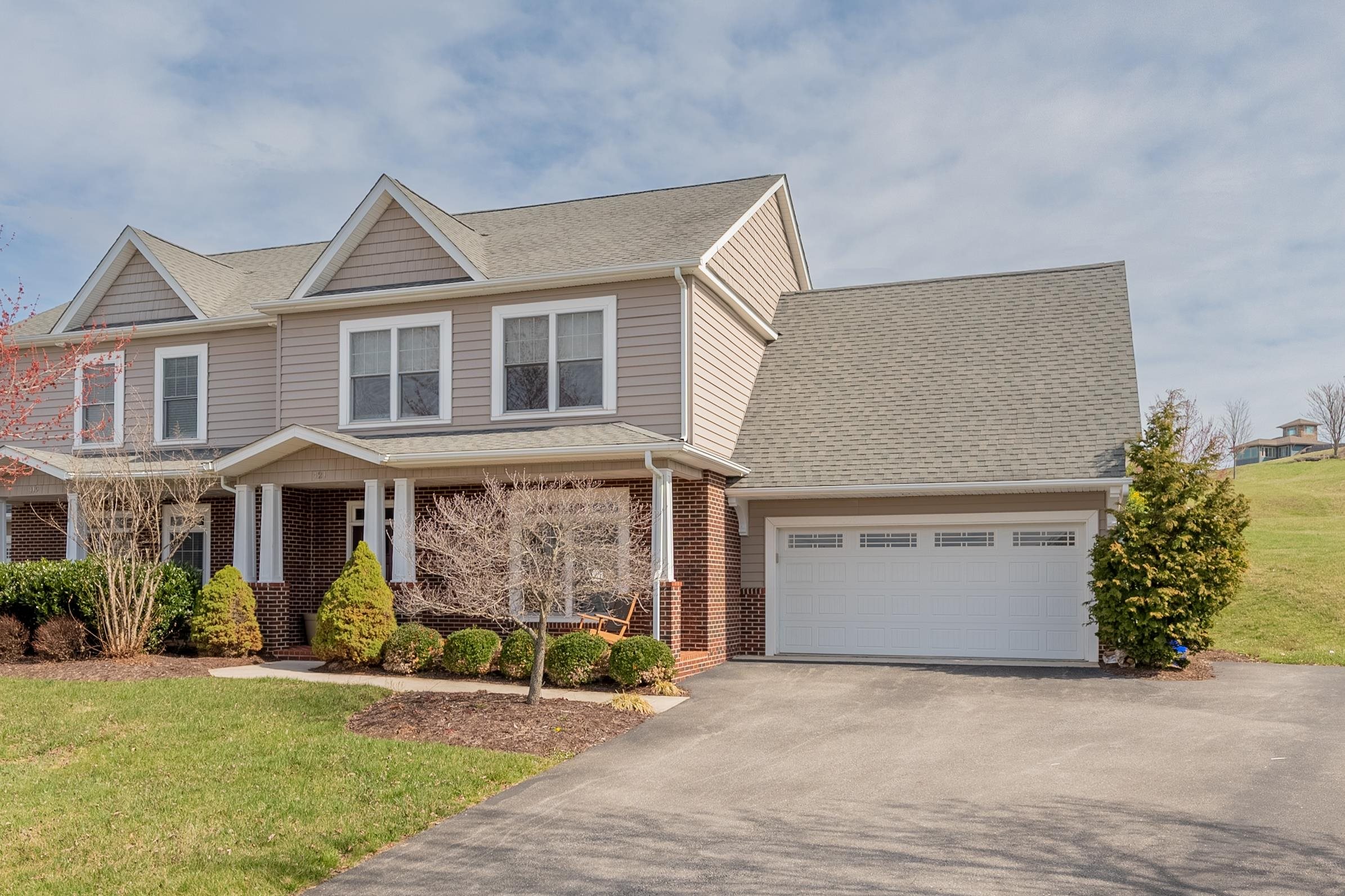 421 WILLARD Drive