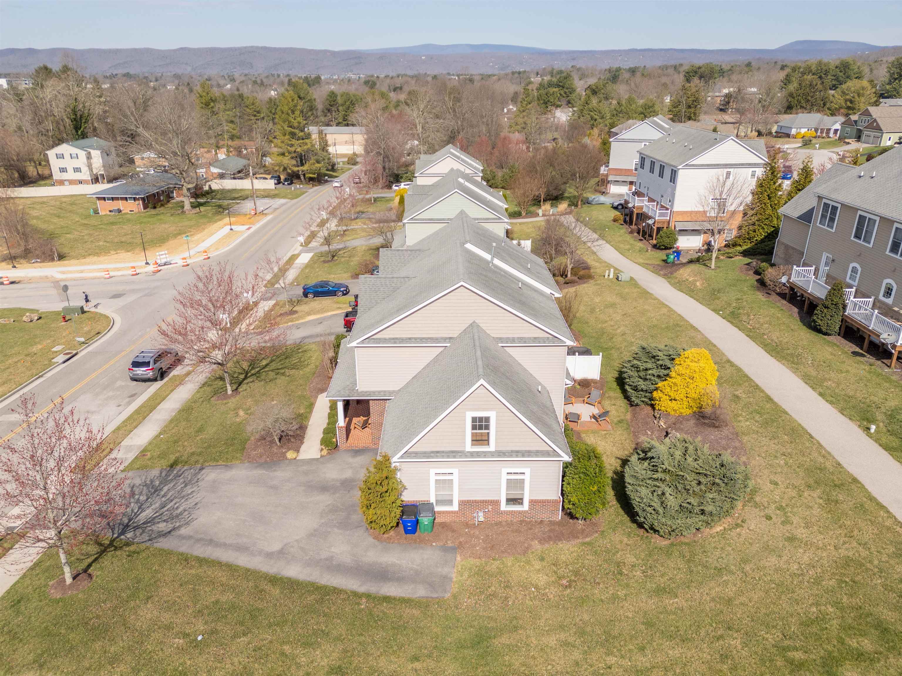 421 WILLARD Drive