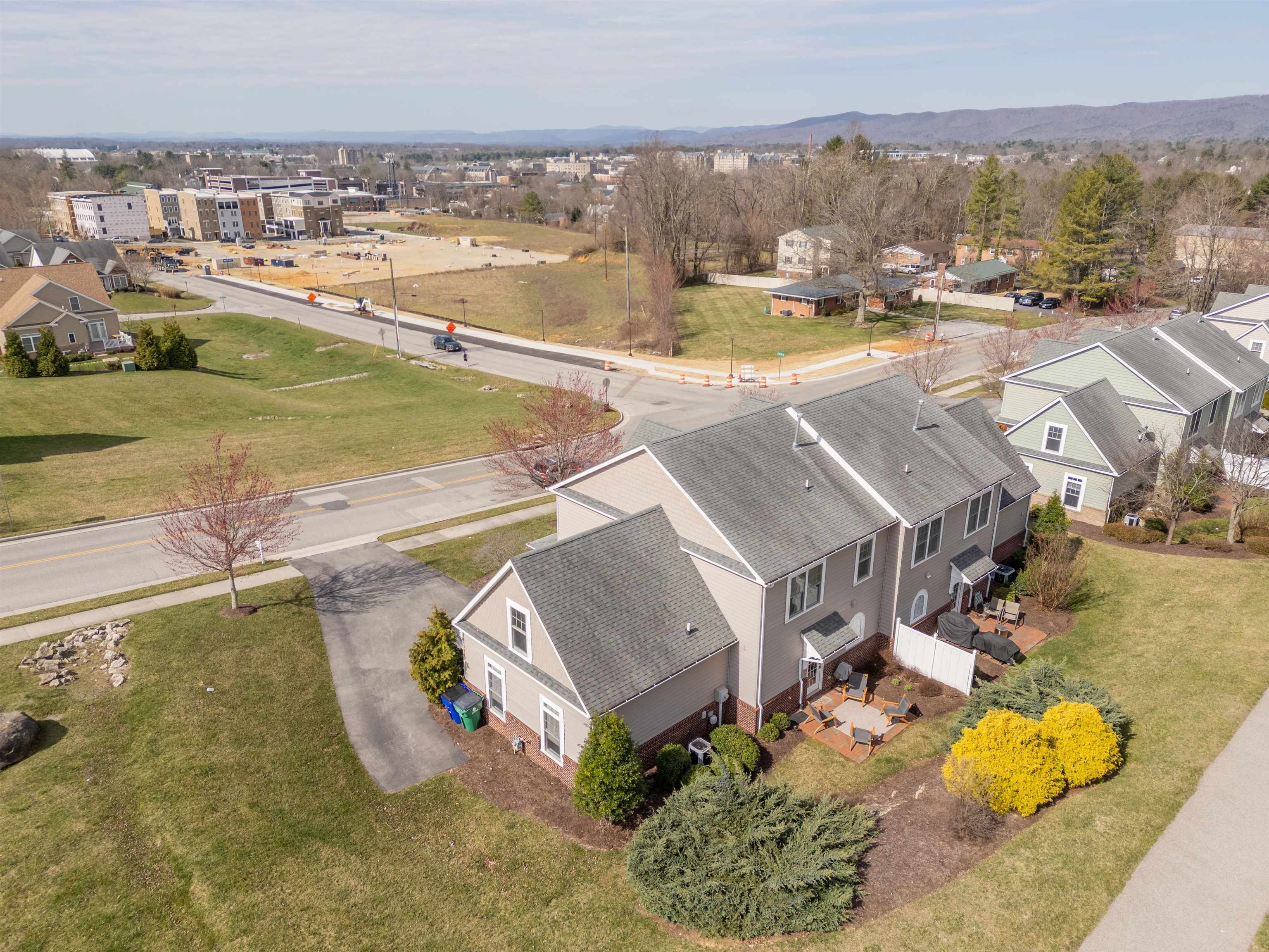 421 WILLARD Drive