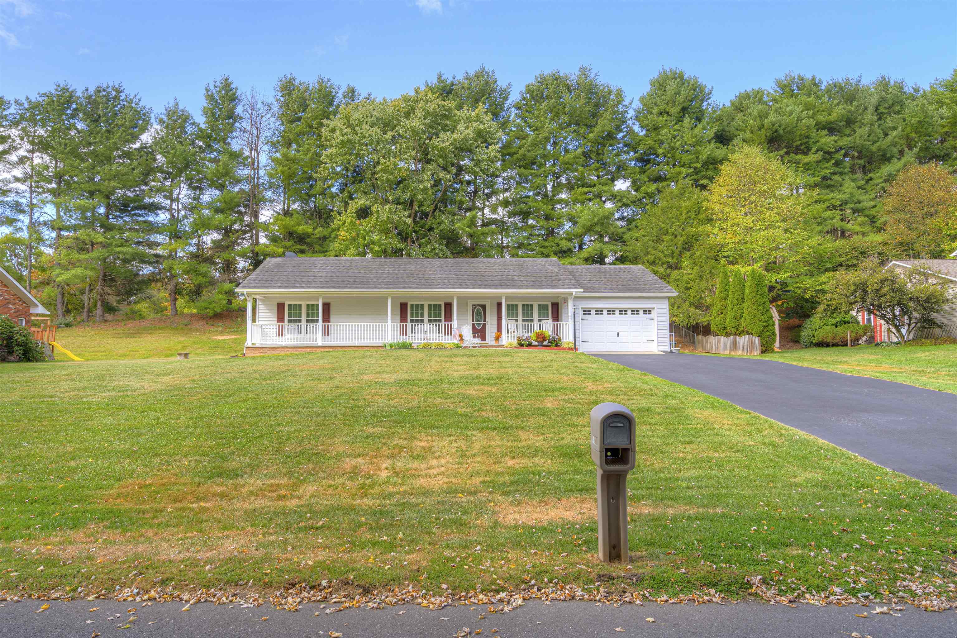 1349 MOCKINGBIRD Drive