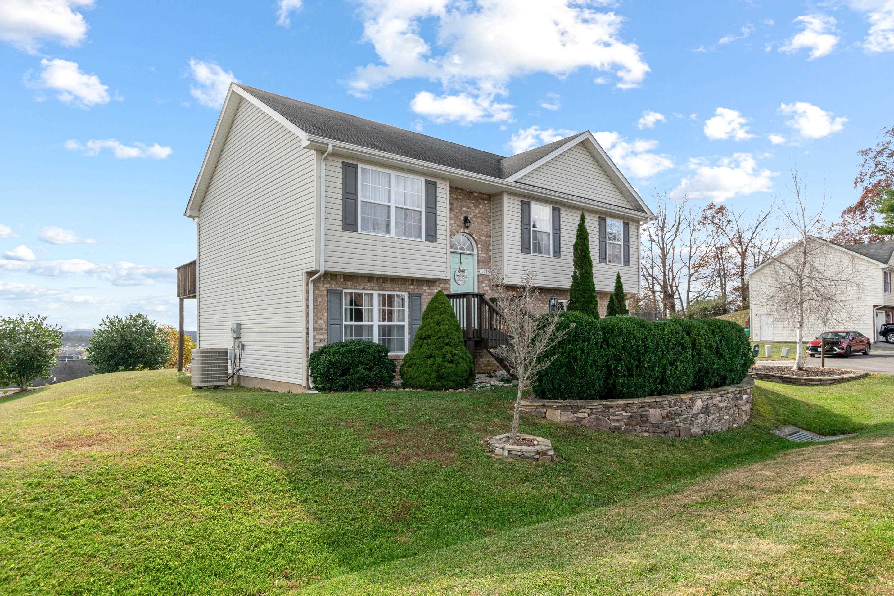 1135 NEW VILLAGE Drive NW