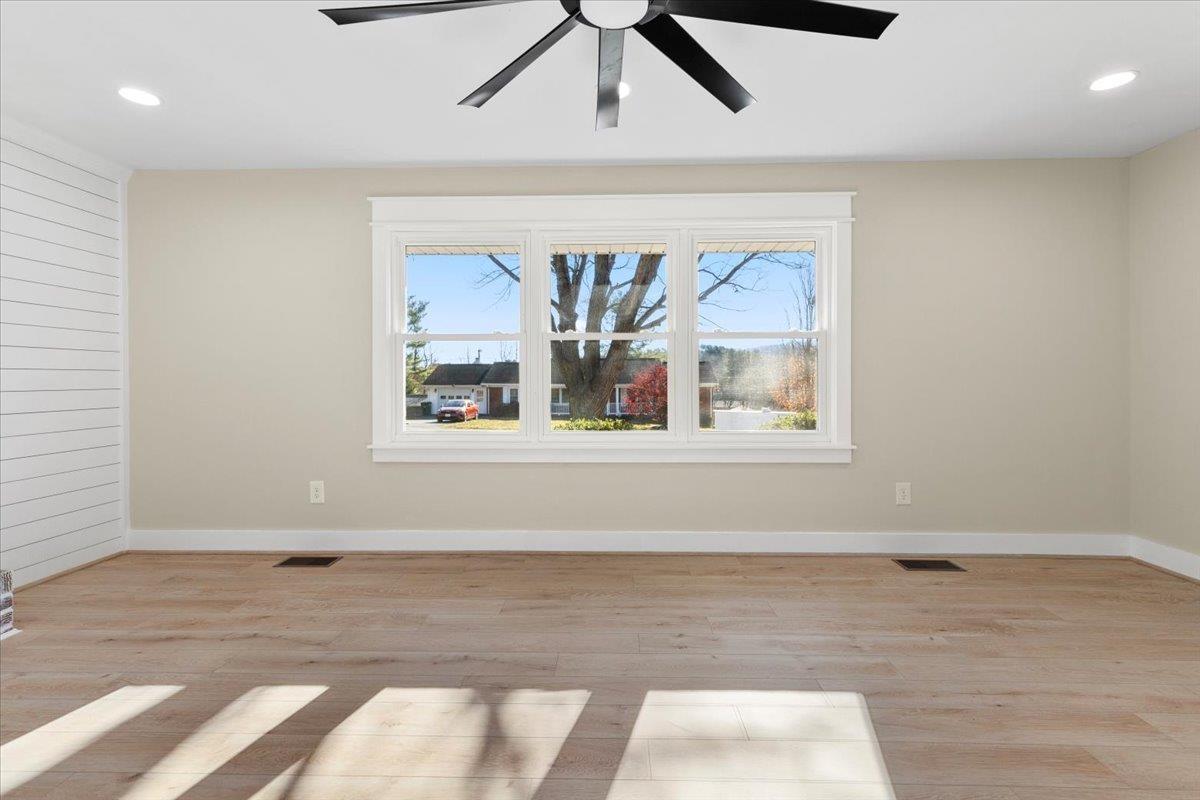 855 MOUNTAIN VIEW Drive