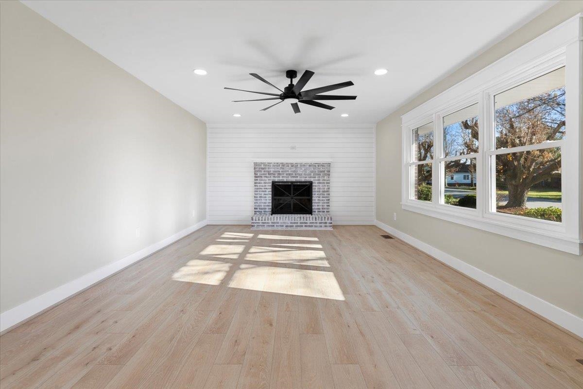 855 MOUNTAIN VIEW Drive