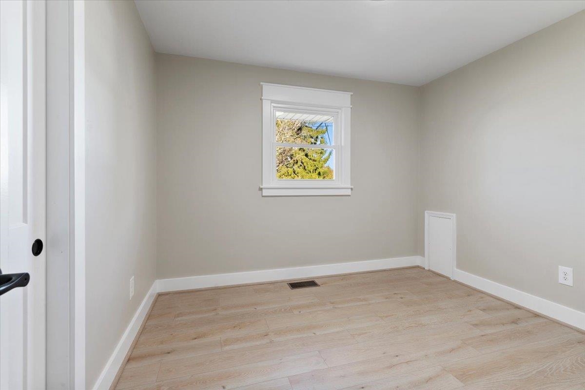 855 MOUNTAIN VIEW Drive