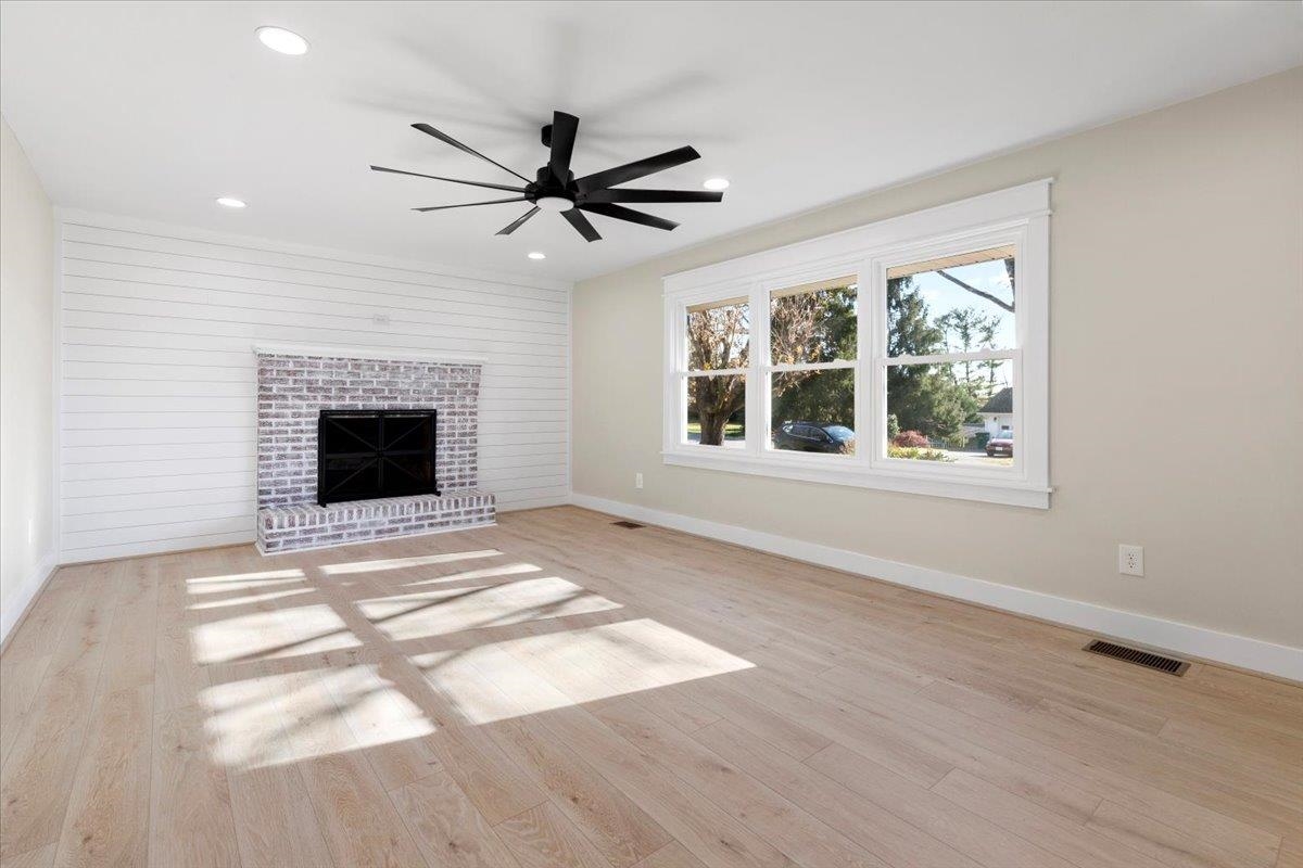 855 MOUNTAIN VIEW Drive