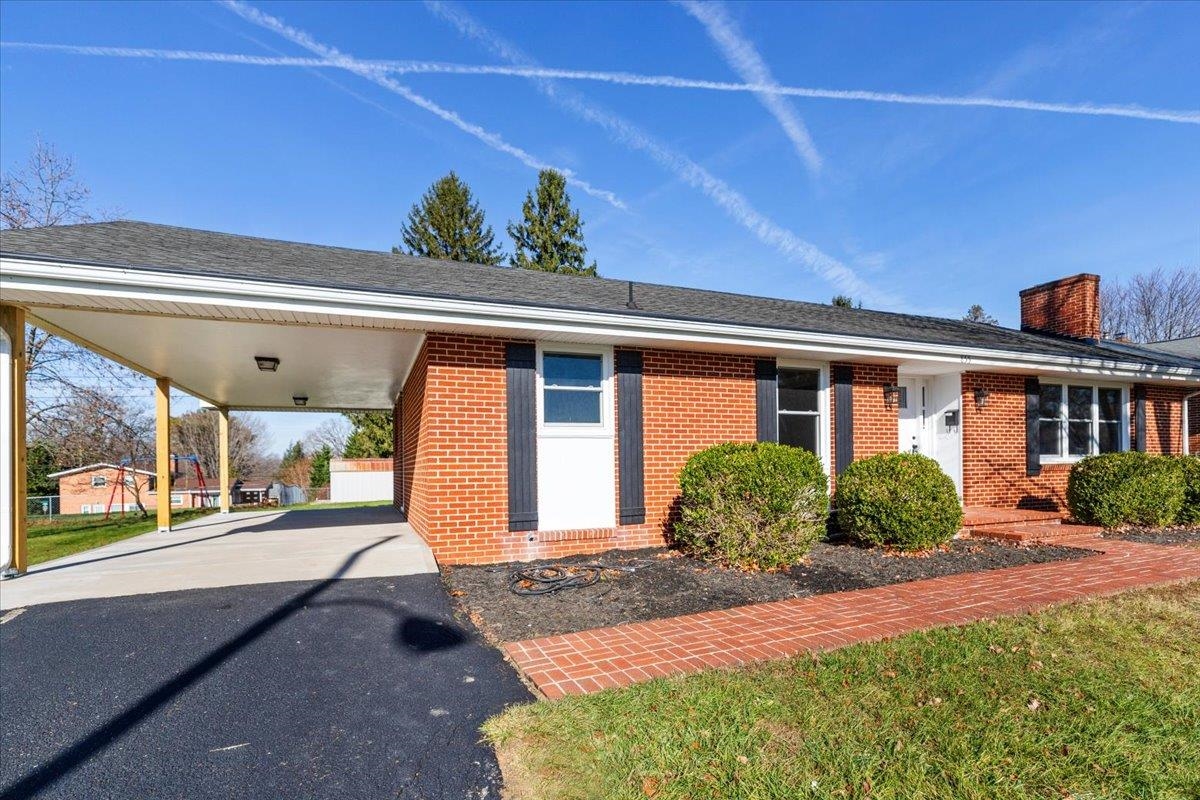 855 MOUNTAIN VIEW Drive