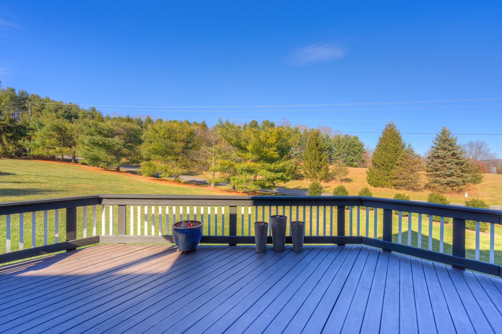 404 CEDAR ORCHARD Drive W