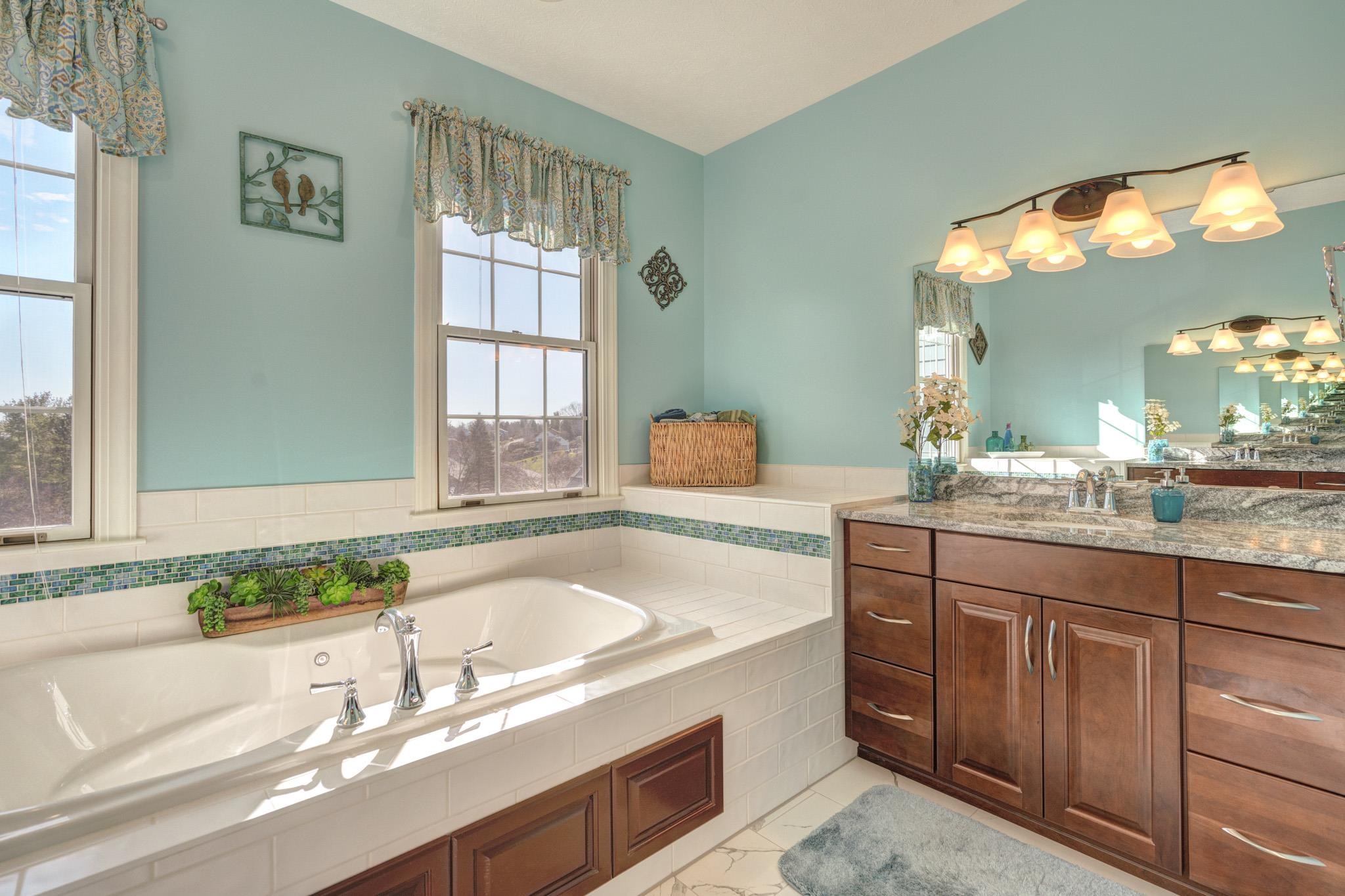 404 CEDAR ORCHARD Drive W