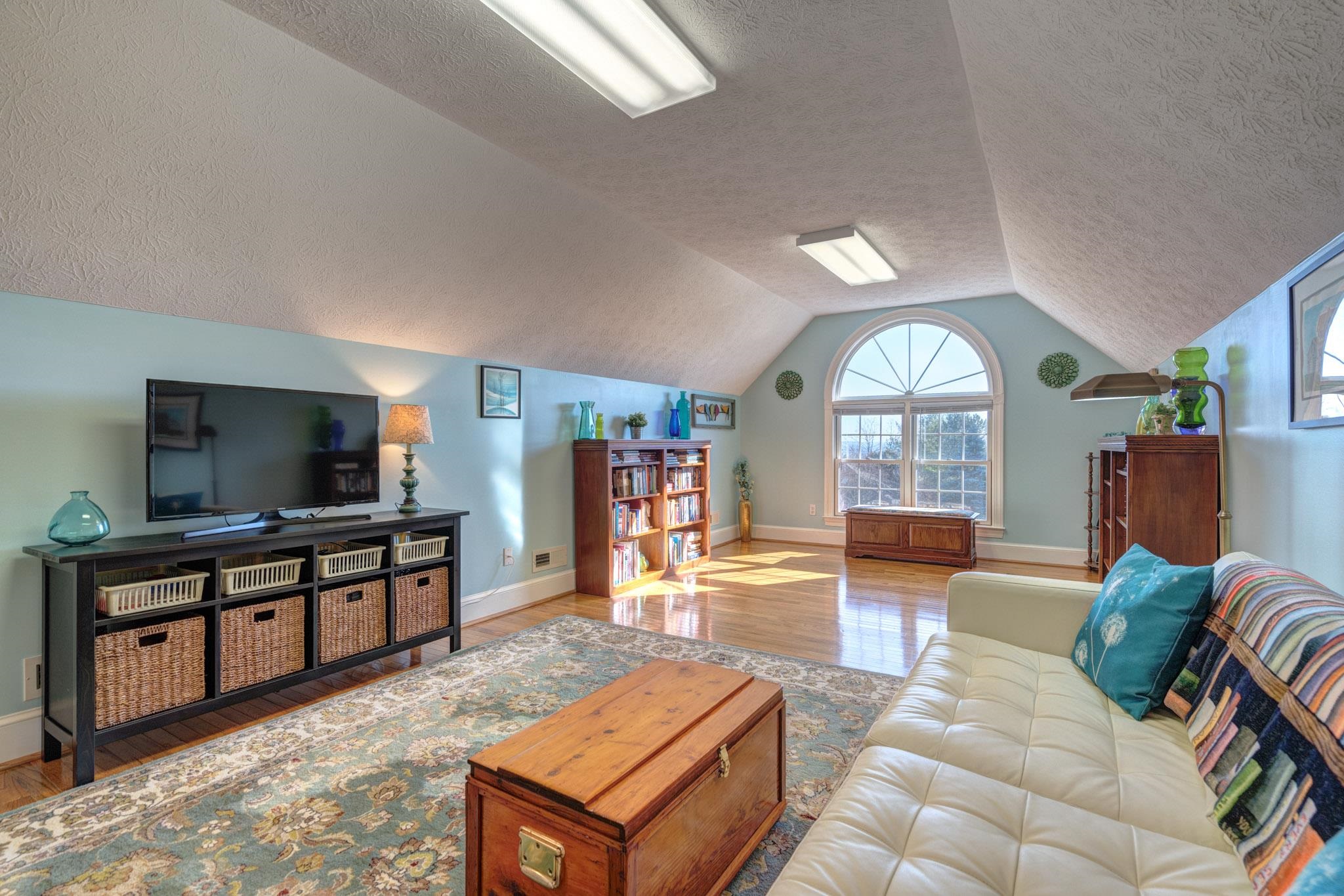 404 CEDAR ORCHARD Drive W