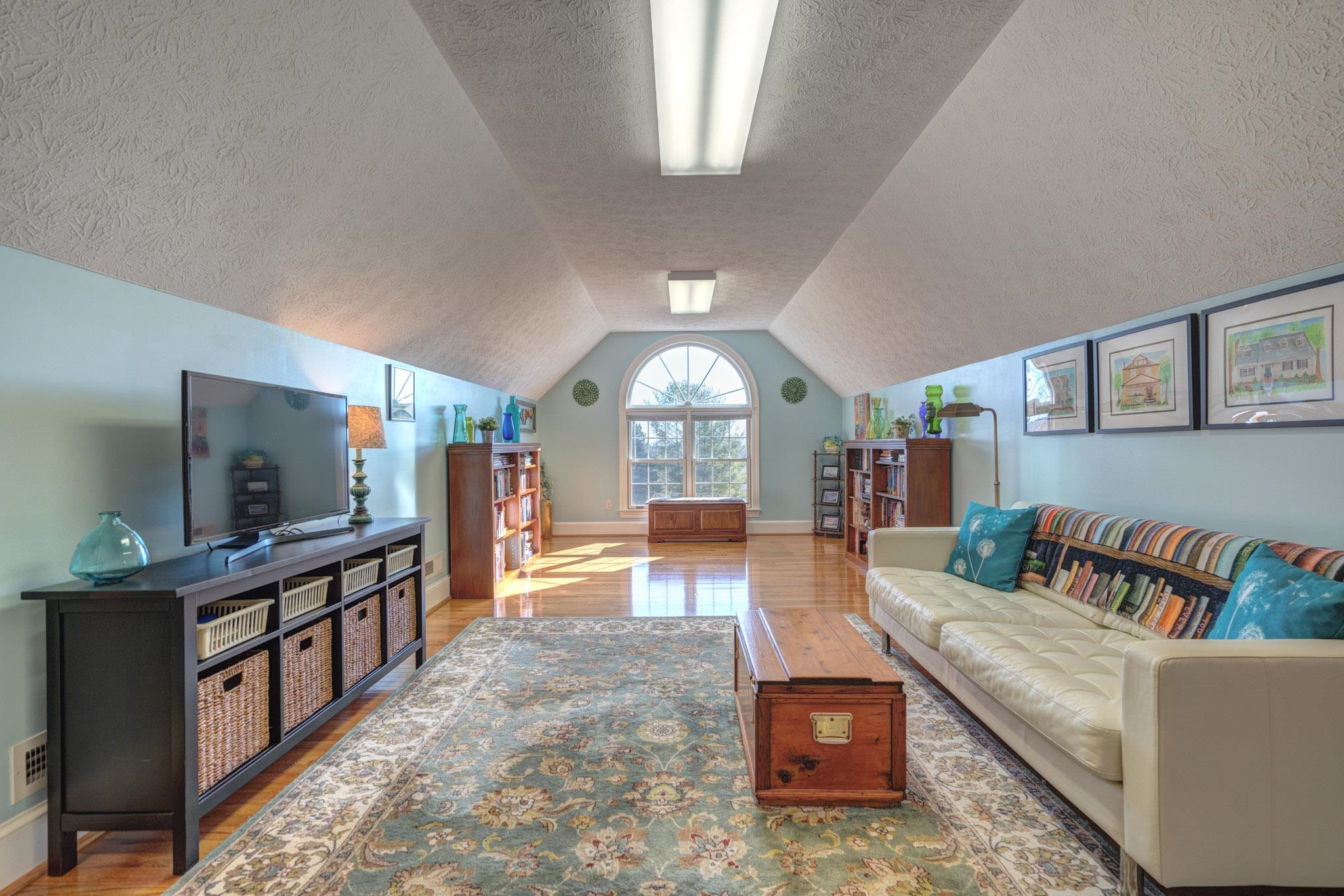 404 CEDAR ORCHARD Drive W