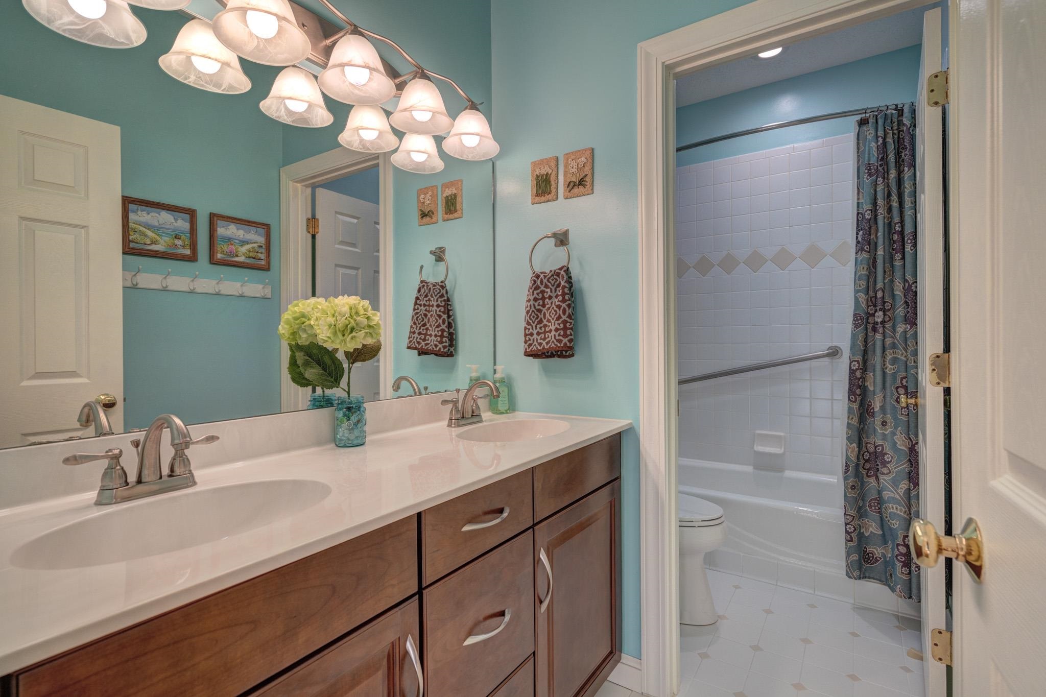 404 CEDAR ORCHARD Drive W