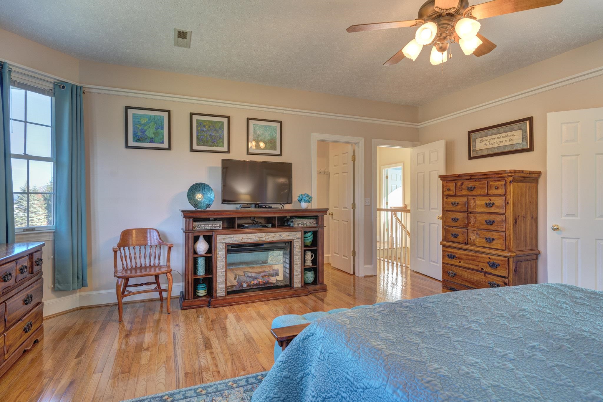 404 CEDAR ORCHARD Drive W