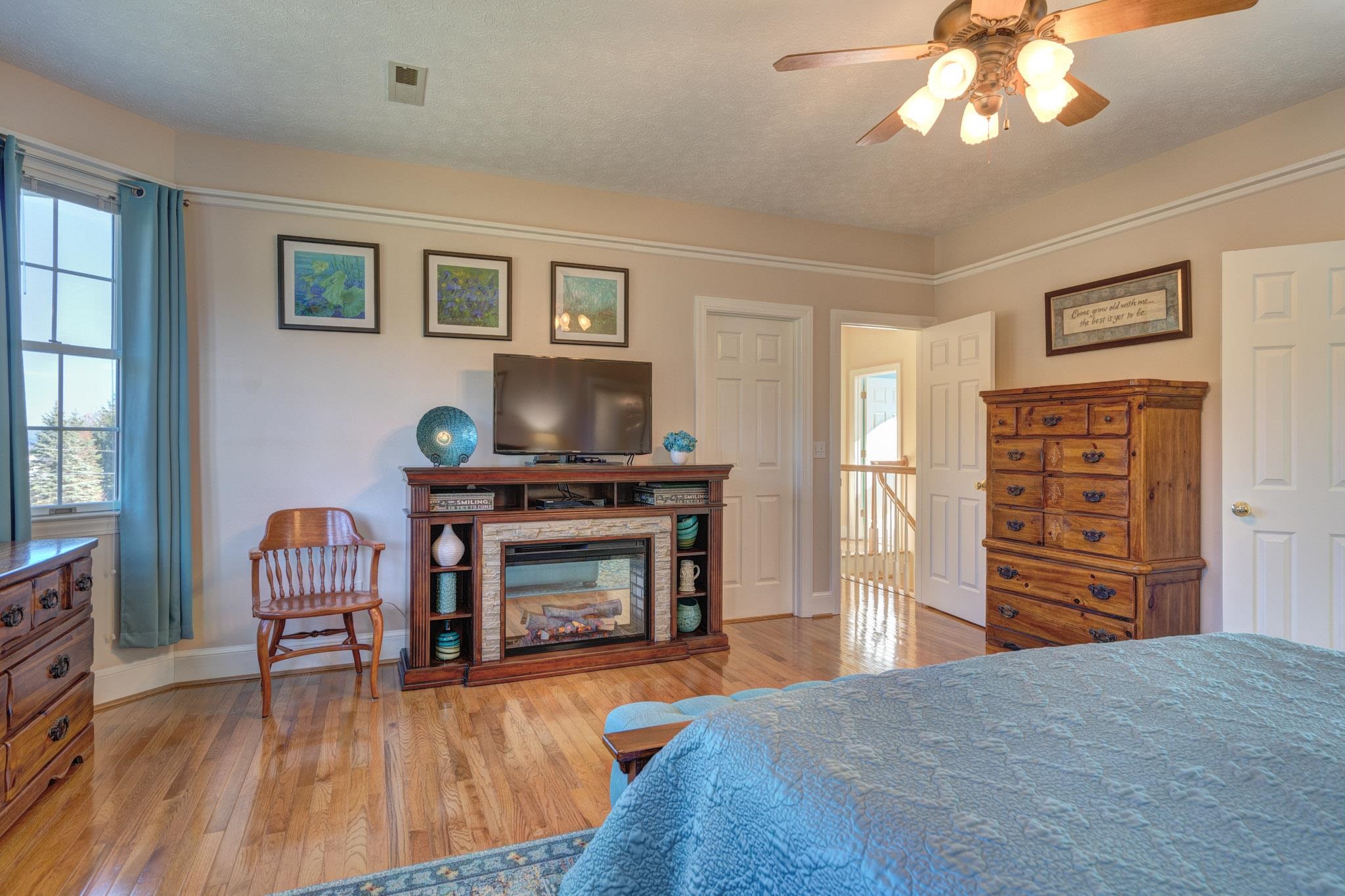 404 CEDAR ORCHARD Drive W