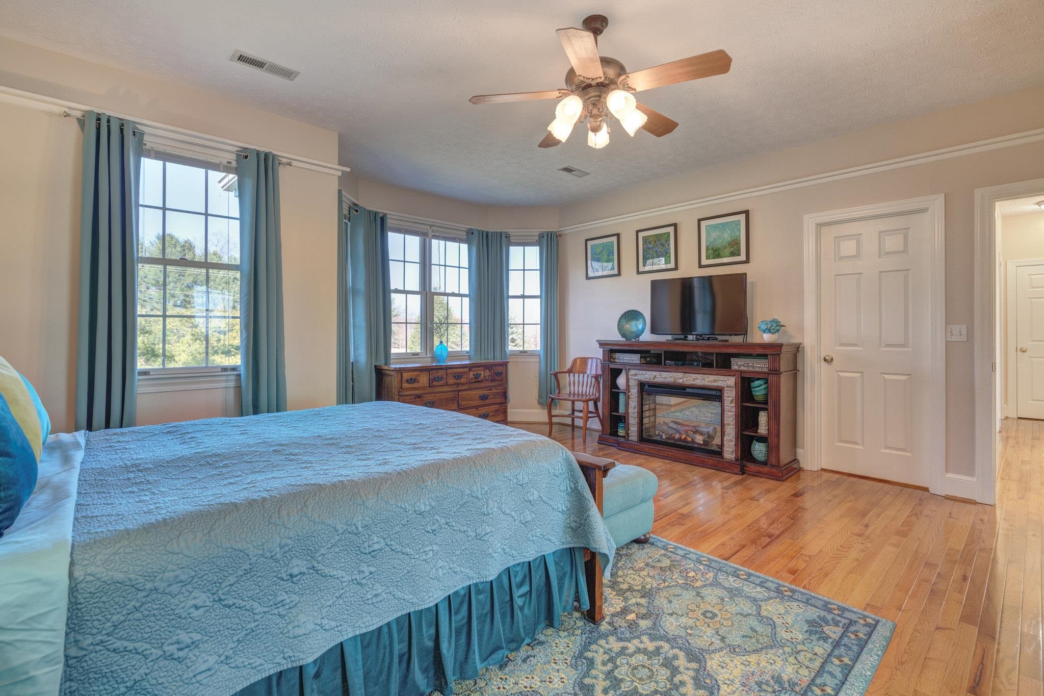 404 CEDAR ORCHARD Drive W