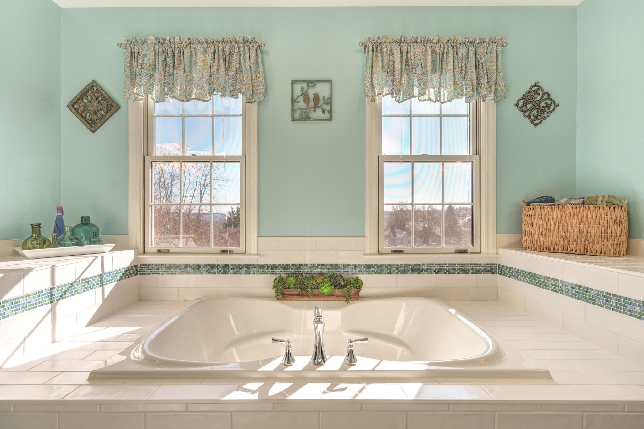 404 CEDAR ORCHARD Drive W