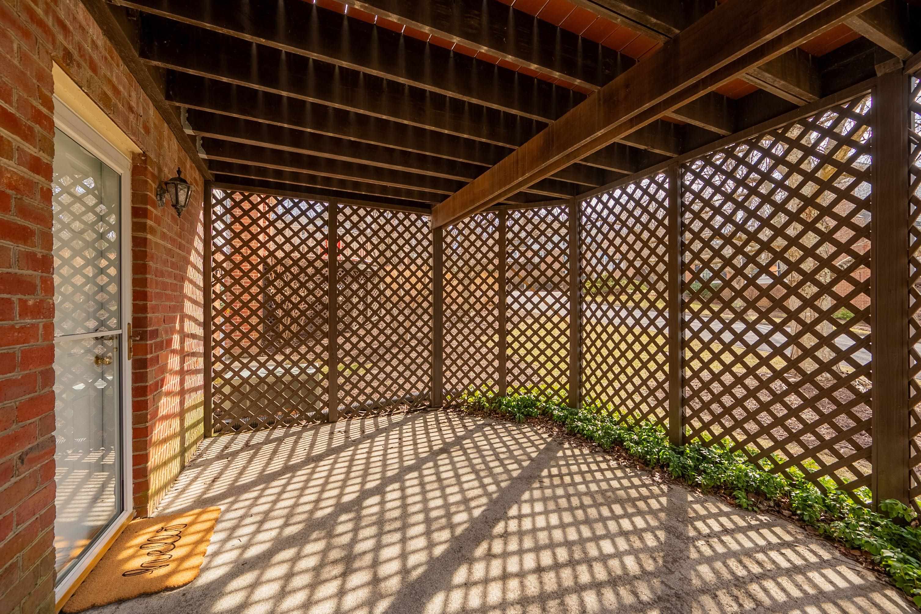 1016 OAK POINTE Court
