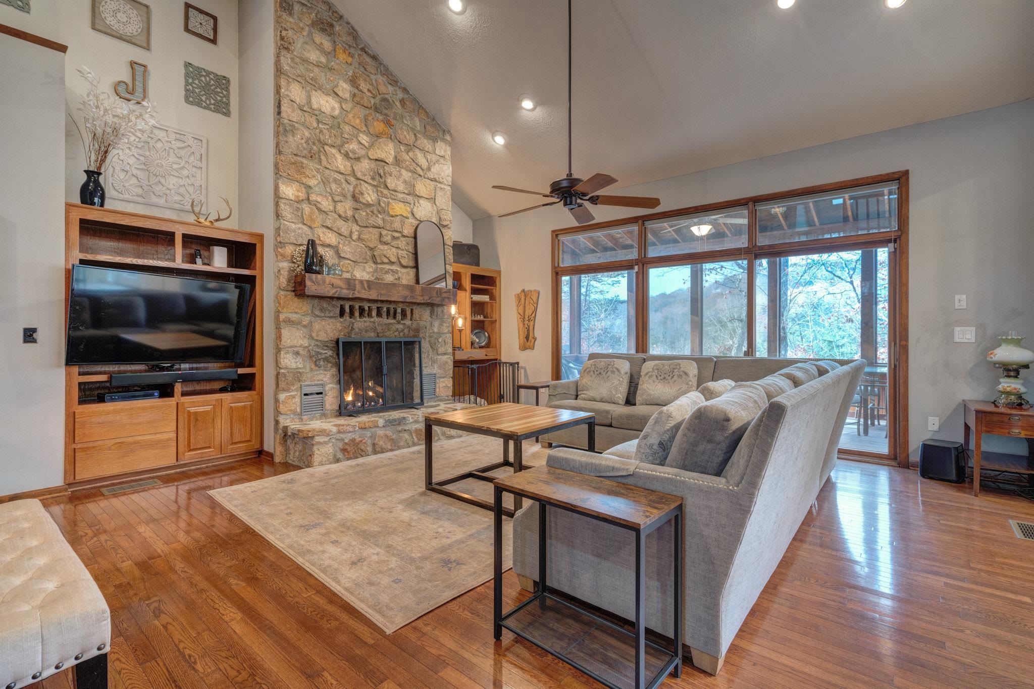 2271 Woodland Hills Drive