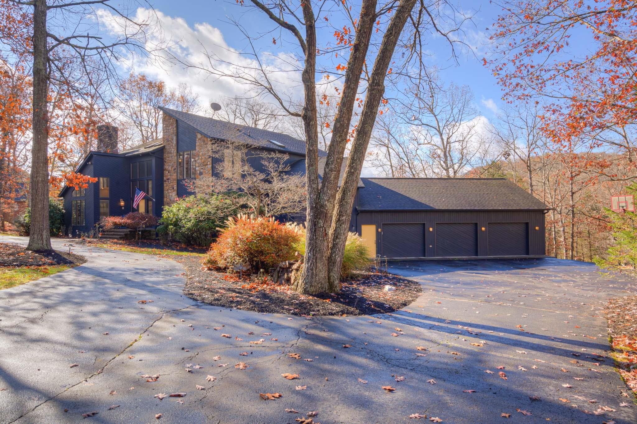 2271 Woodland Hills Drive