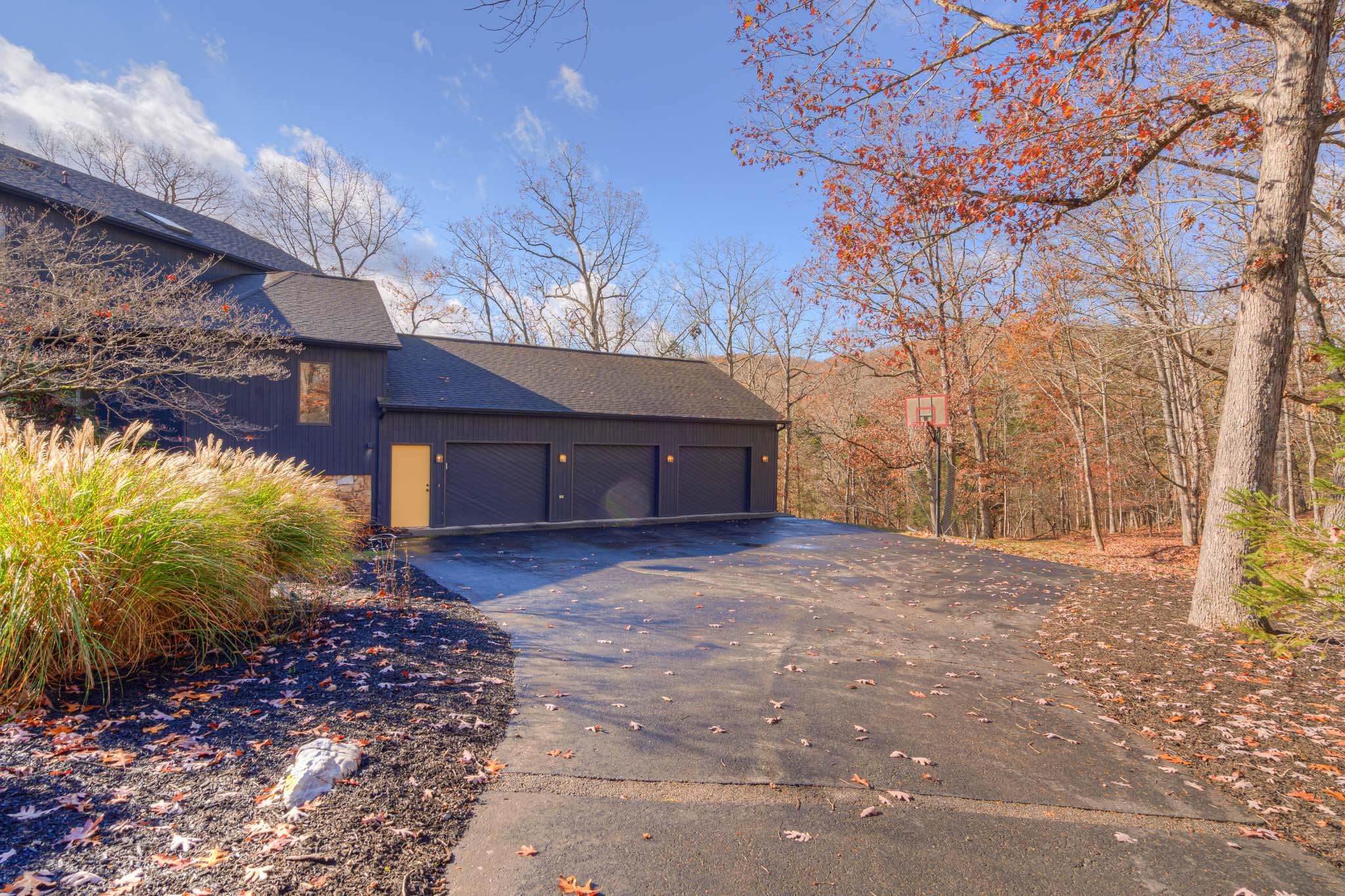 2271 Woodland Hills Drive