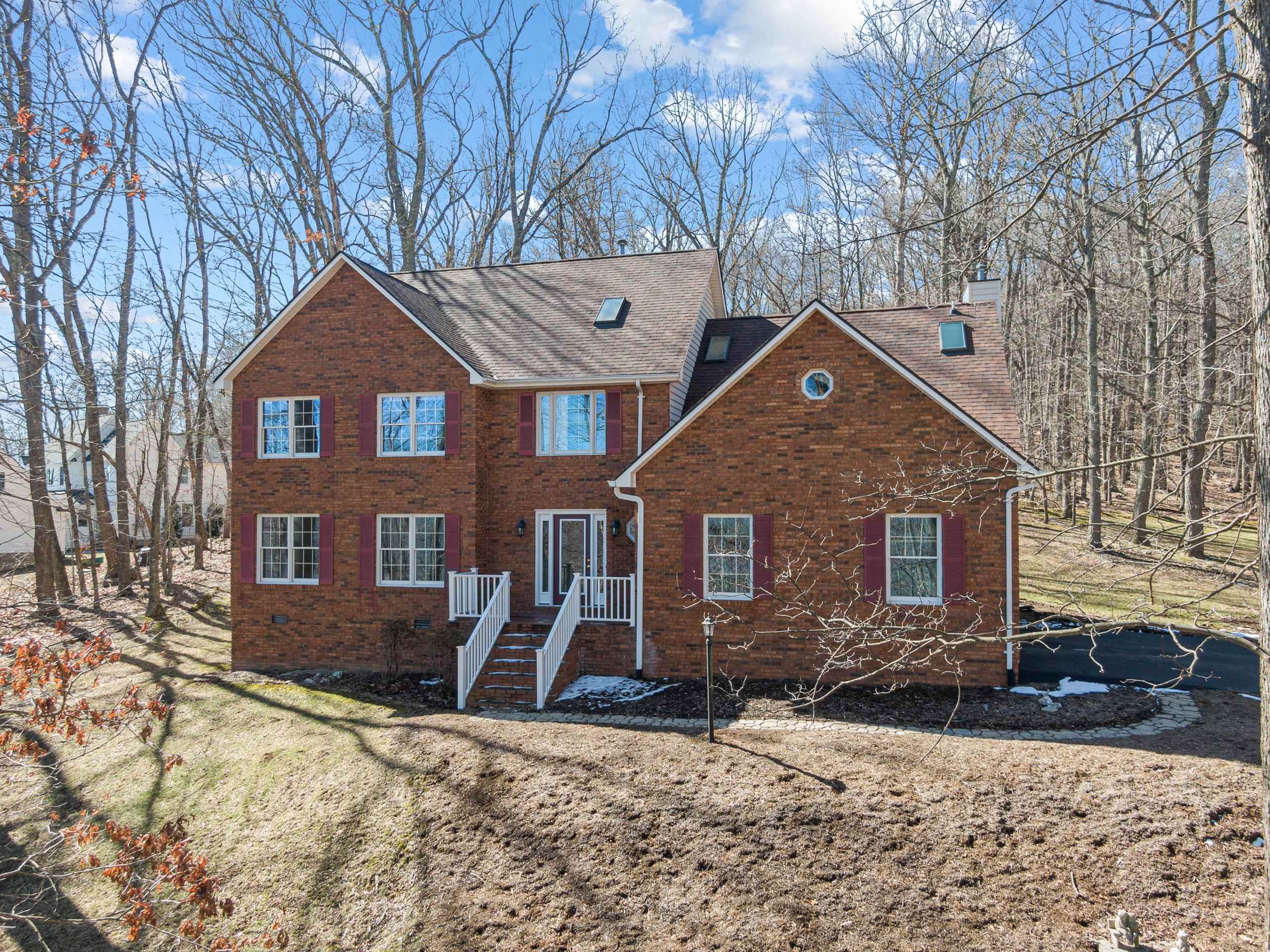 555 QUAILWOOD Drive